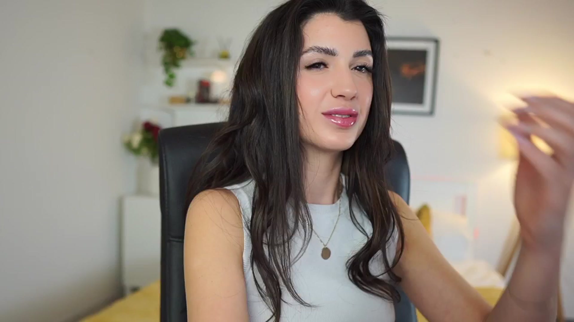 Gallery image thumbnail from Julia_Roca's myfreecams stream on, 04/24/2025, 19:27 image 4 of 20