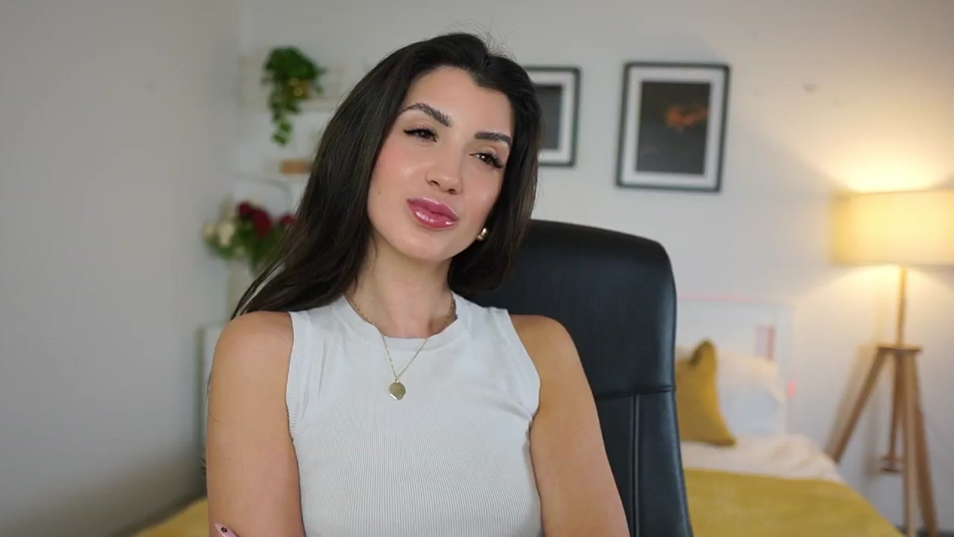 Gallery image thumbnail from Julia_Roca's myfreecams stream on, 04/24/2025, 19:27 image 7 of 20