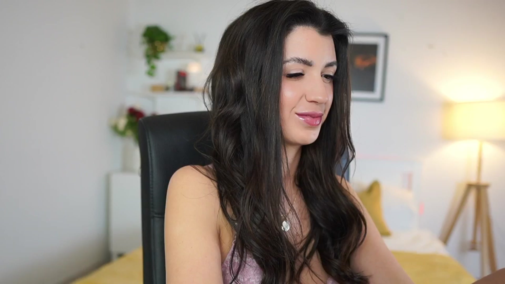 Gallery image thumbnail from Julia_Roca's myfreecams stream on, 04/24/2025, 19:27 image 12 of 20
