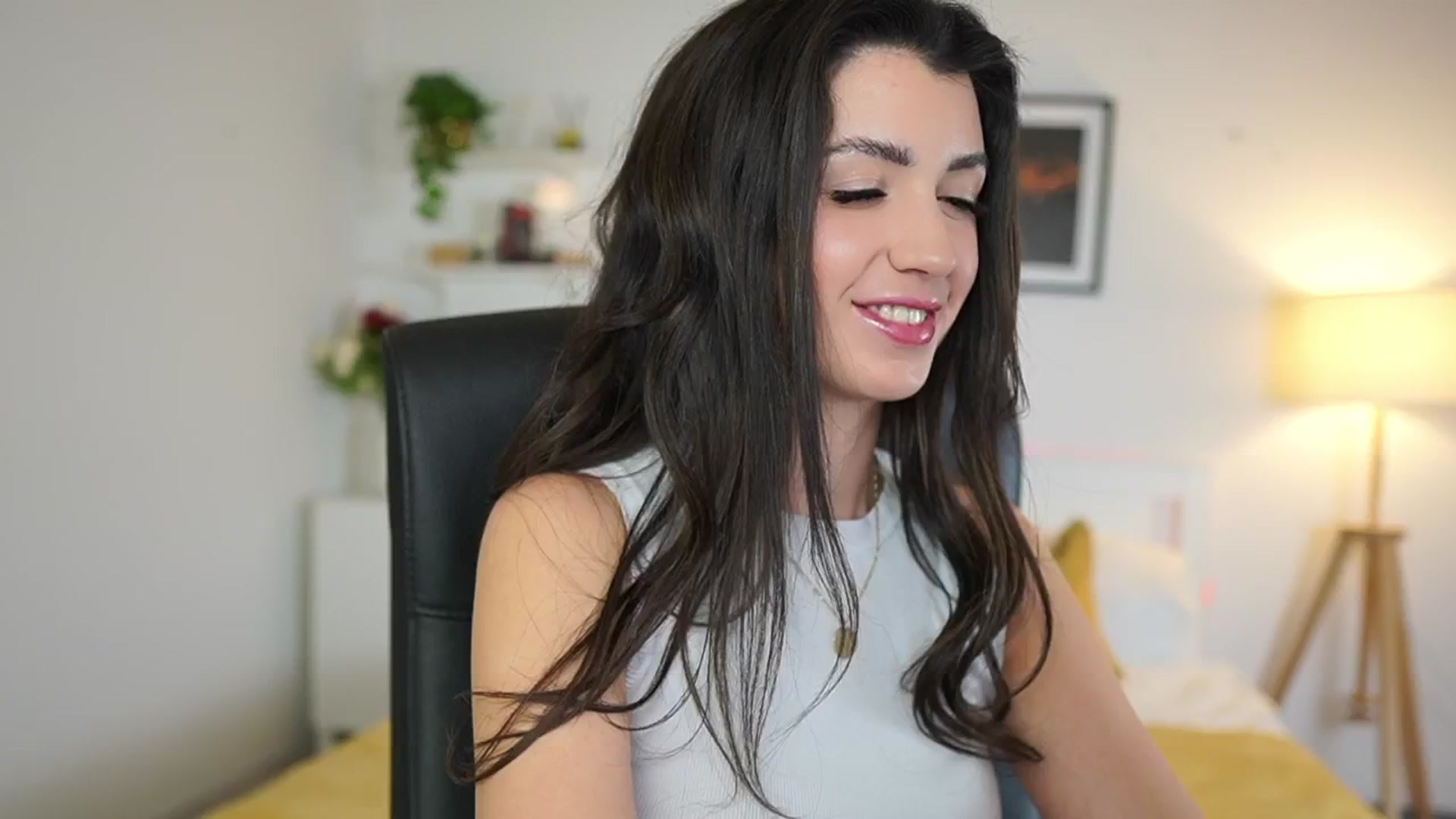 Gallery image thumbnail from Julia_Roca's myfreecams stream on, 04/24/2025, 19:27 image 2 of 20