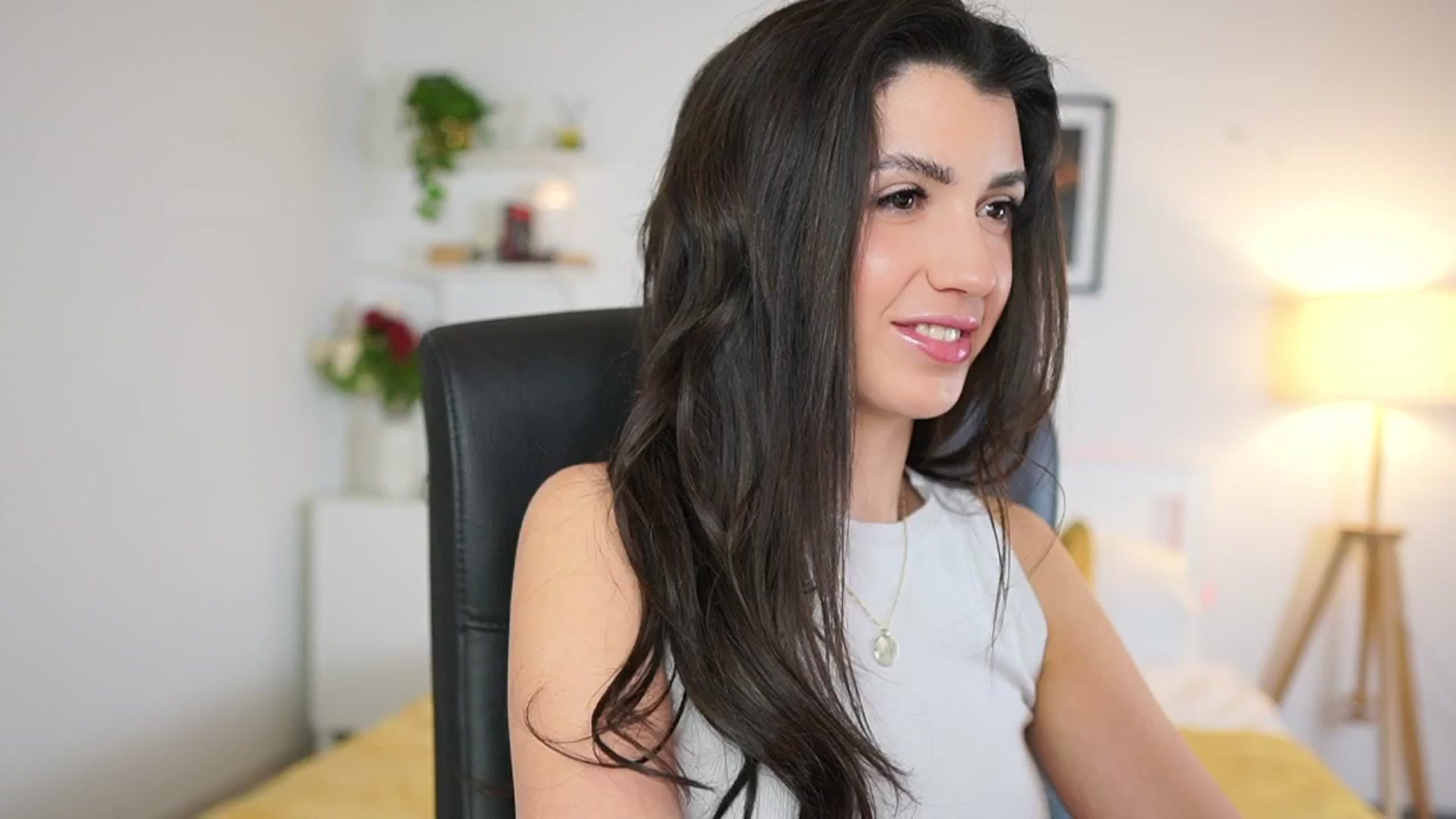 Gallery image thumbnail from Julia_Roca's myfreecams stream on, 04/24/2025, 19:27 image 9 of 20