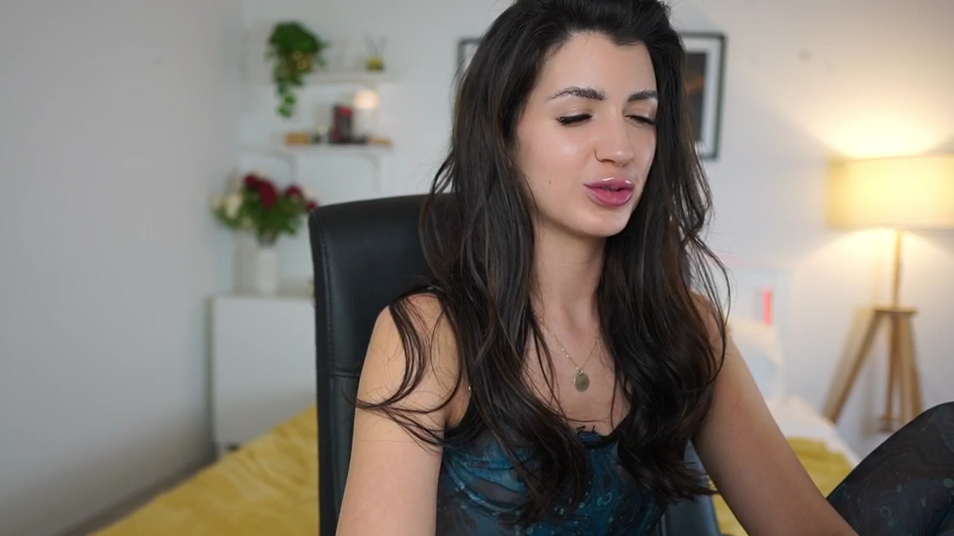 Gallery image thumbnail from Julia_Roca's myfreecams stream on, 04/24/2025, 22:01 image 8 of 20