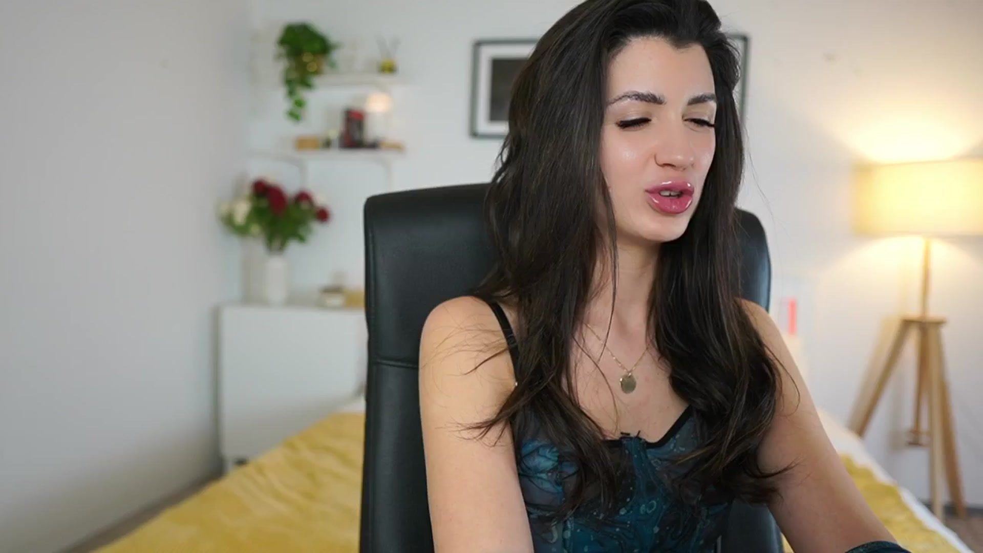 Gallery image thumbnail from Julia_Roca's myfreecams stream on, 04/24/2025, 22:01 image 4 of 20