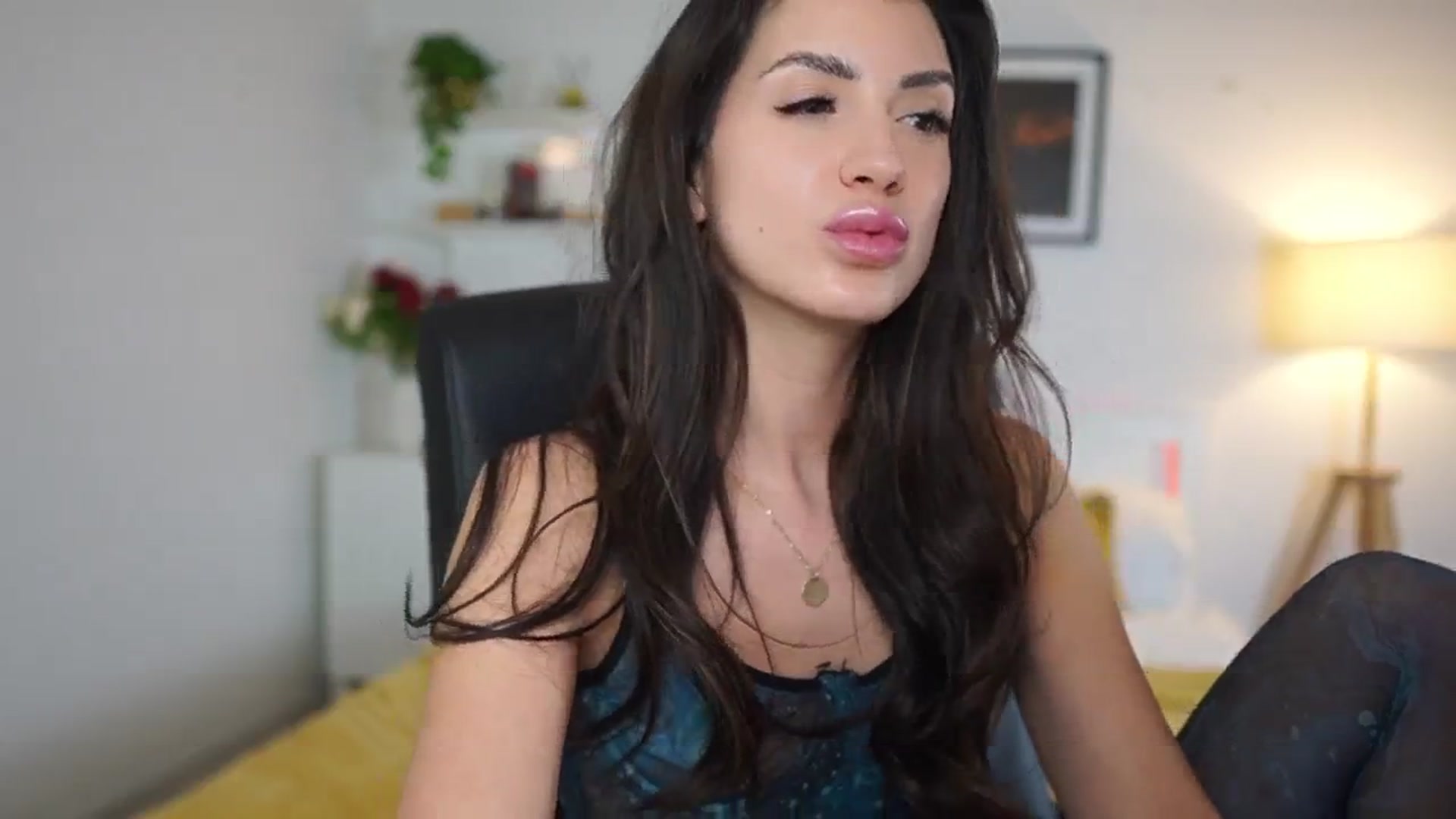 Gallery image thumbnail from Julia_Roca's myfreecams stream on, 04/24/2025, 22:01 image 7 of 20