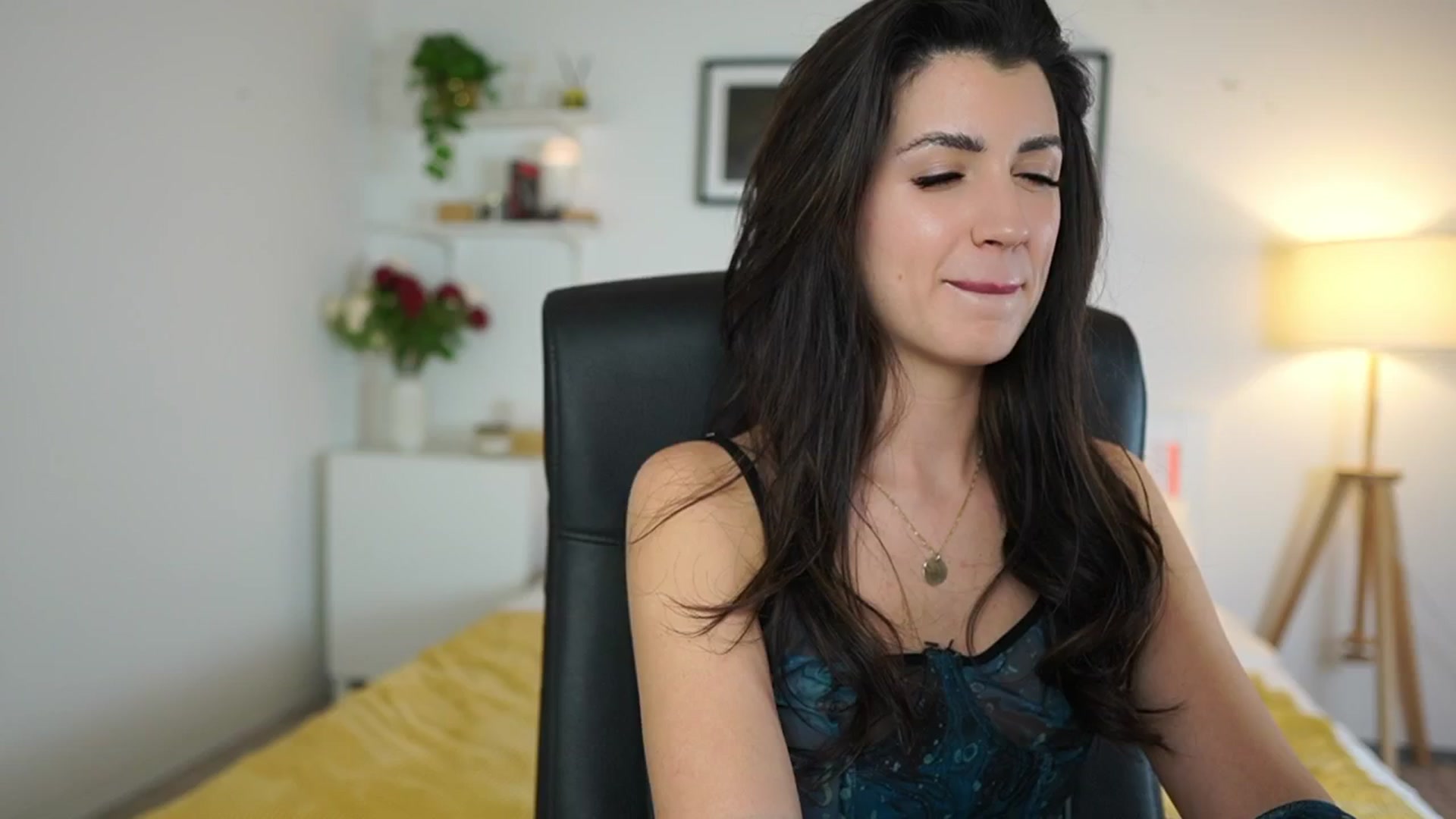 Gallery image thumbnail from Julia_Roca's myfreecams stream on, 04/24/2025, 22:01 image 3 of 20