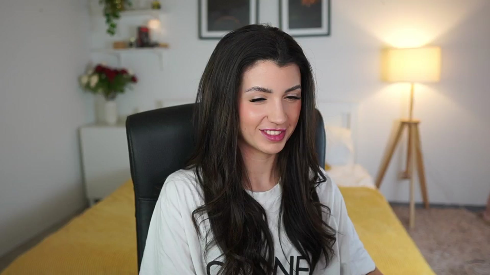 Gallery image thumbnail from Julia_Roca's myfreecams stream on, 04/25/2025, 20:15 image 6 of 20