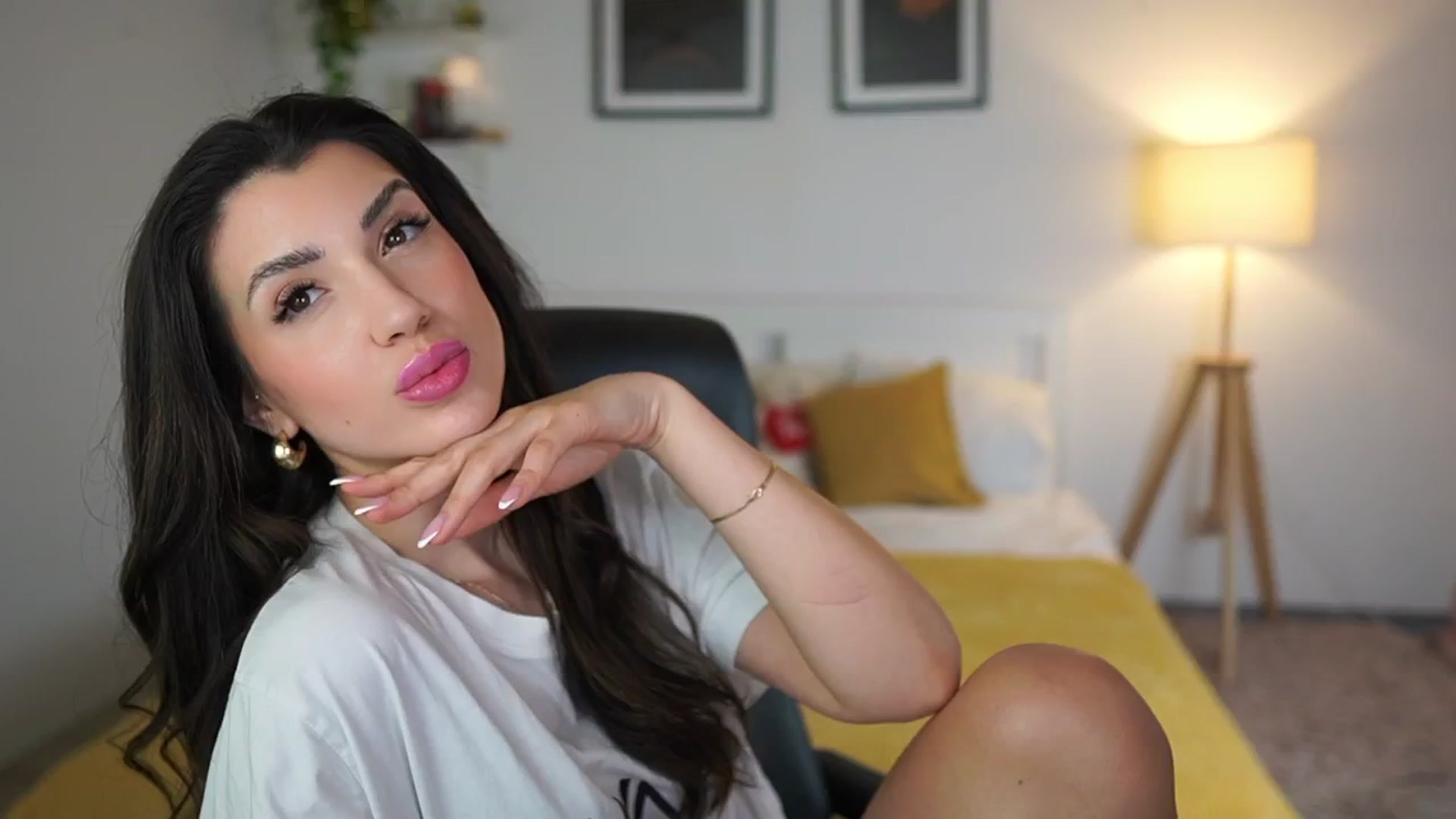 Gallery image thumbnail from Julia_Roca's myfreecams stream on, 04/25/2025, 20:15 image 1 of 20