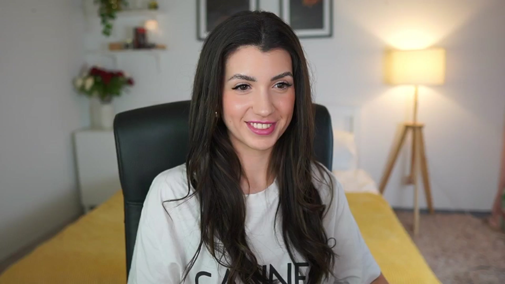 Gallery image thumbnail from Julia_Roca's myfreecams stream on, 04/25/2025, 20:15 image 14 of 20