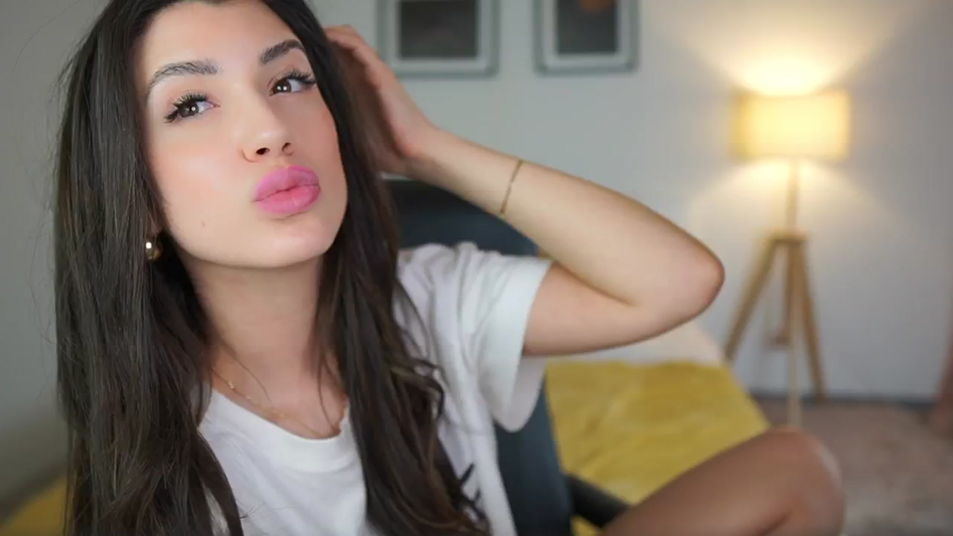 Gallery image thumbnail from Julia_Roca's myfreecams stream on, 04/25/2025, 21:37 image 13 of 20