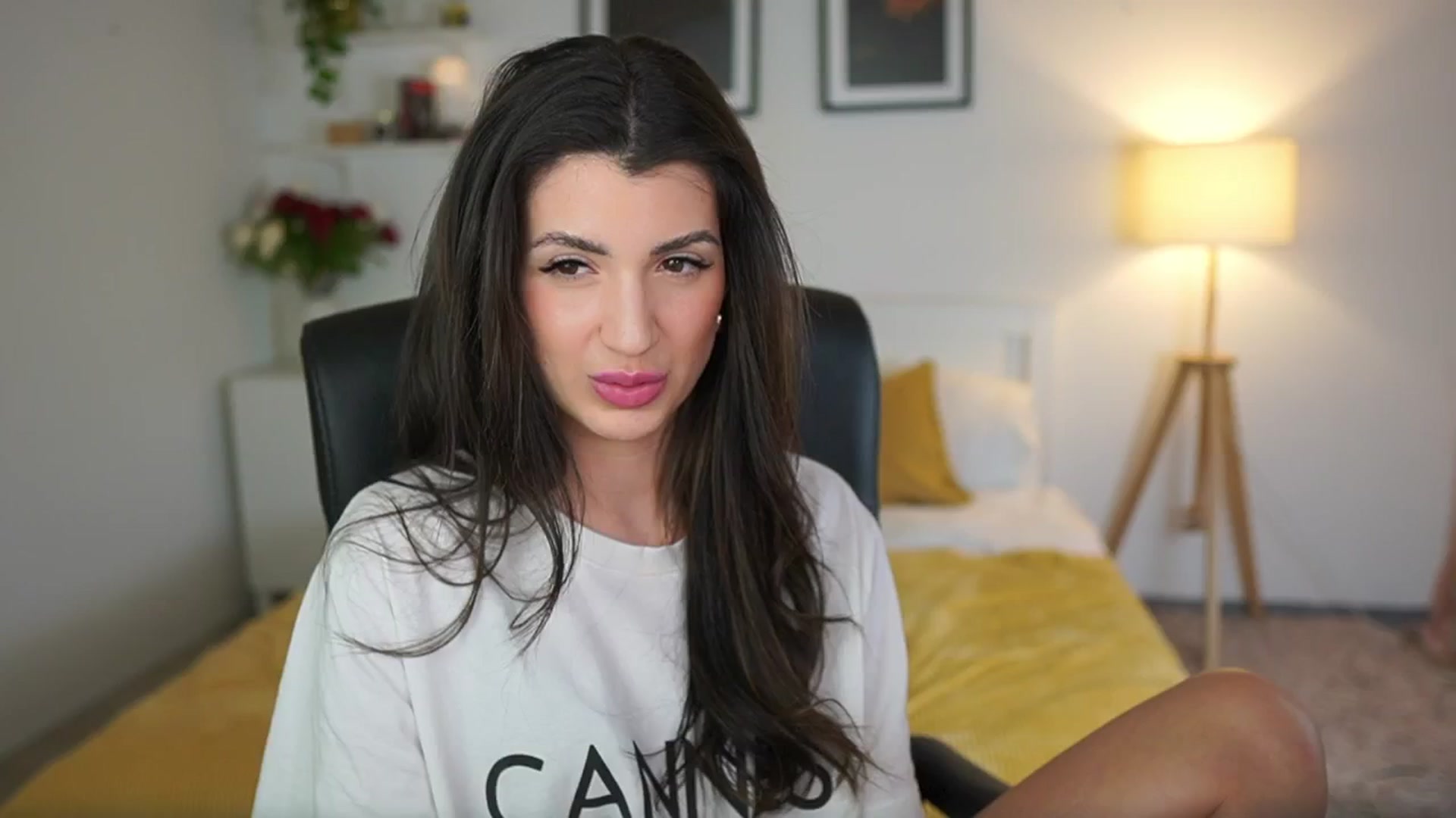 Gallery image thumbnail from Julia_Roca's myfreecams stream on, 04/25/2025, 21:37 image 10 of 20