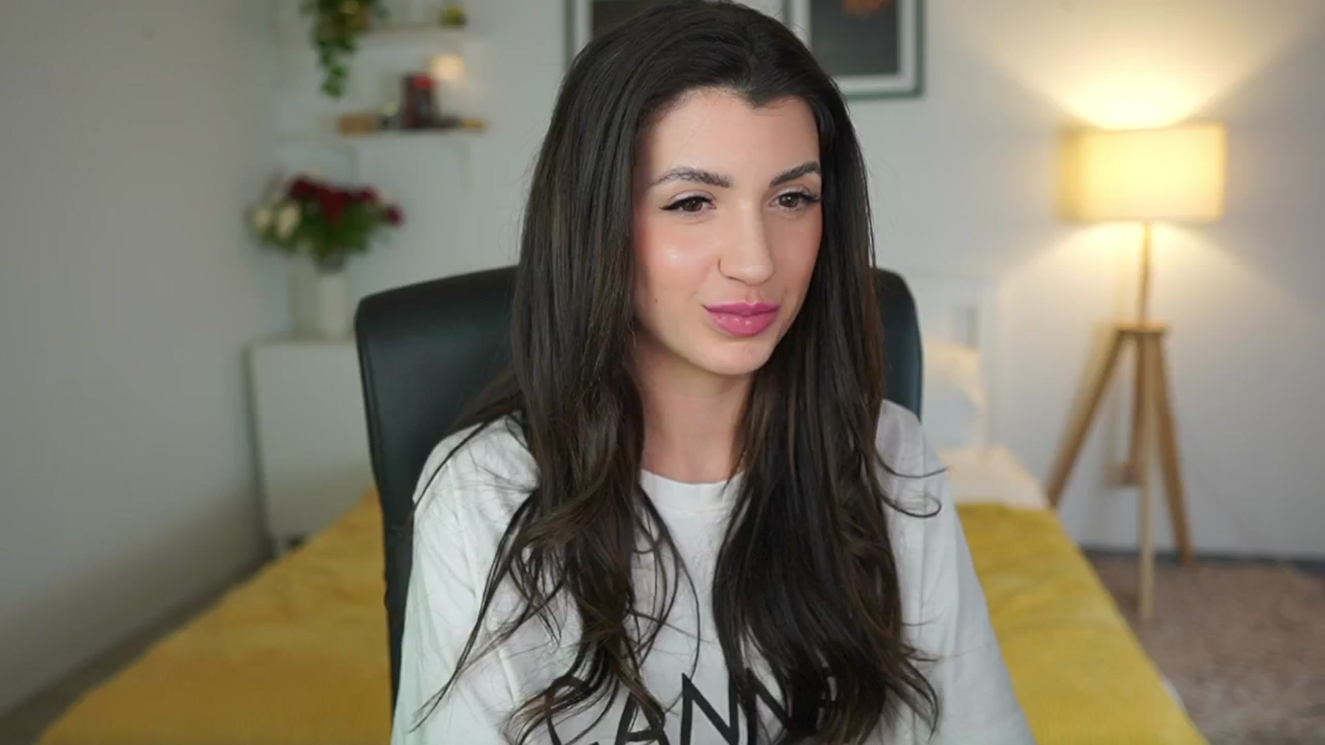 Gallery image thumbnail from Julia_Roca's myfreecams stream on, 04/25/2025, 21:37 image 20 of 20