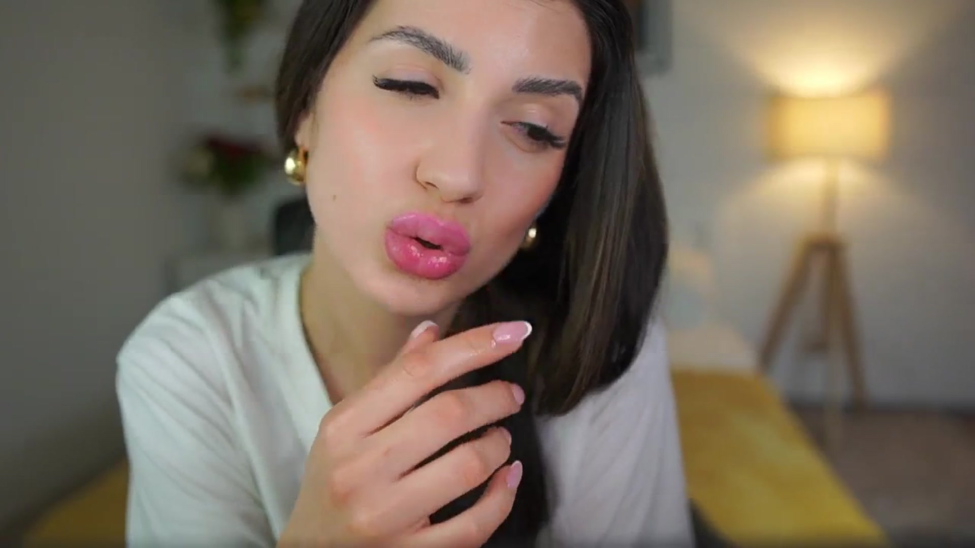 Gallery image thumbnail from Julia_Roca's myfreecams stream on, 04/25/2025, 23:20 image 7 of 20