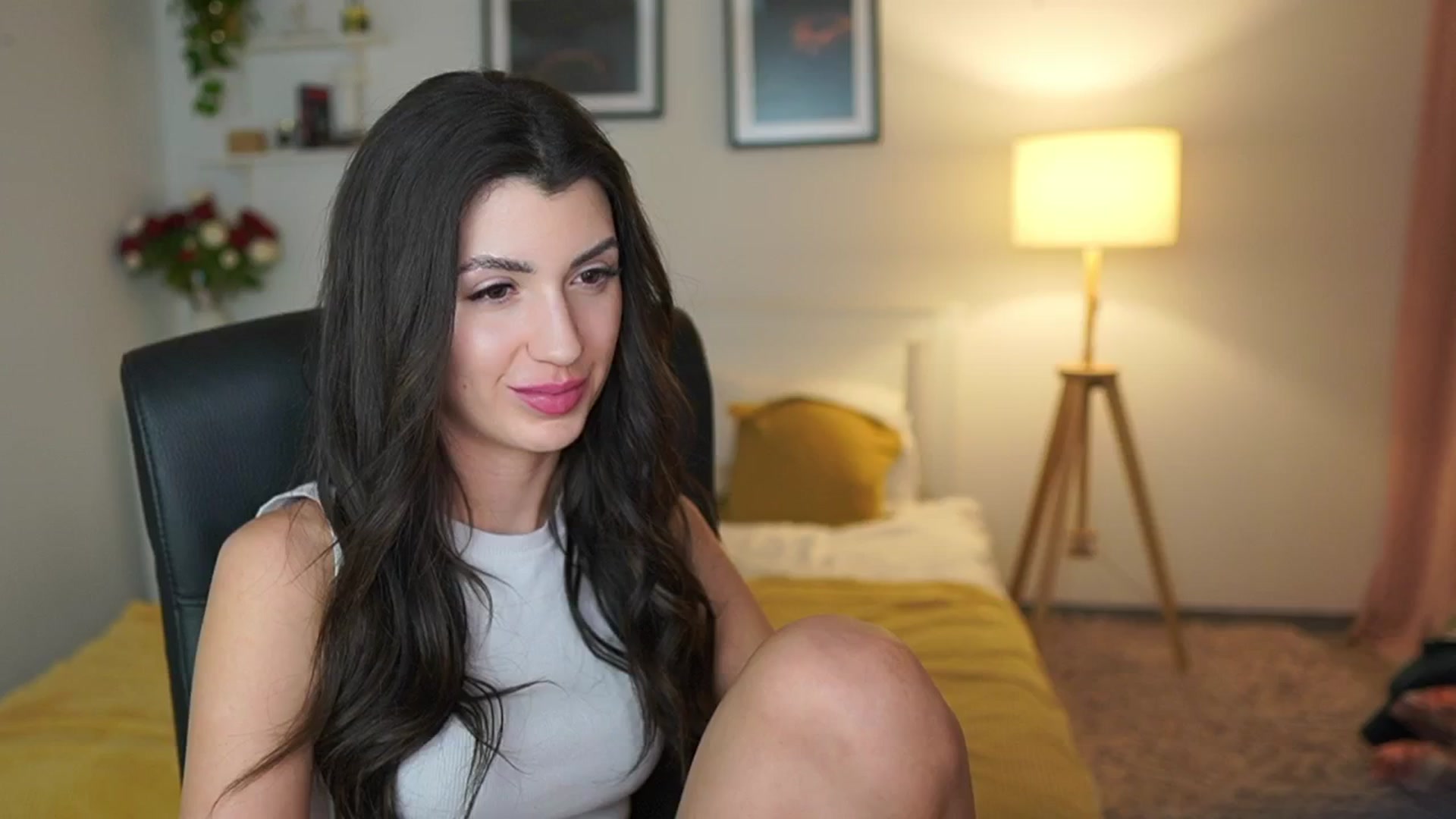 Gallery image thumbnail from Julia_Roca's myfreecams stream on, 04/27/2025, 23:20 image 17 of 20