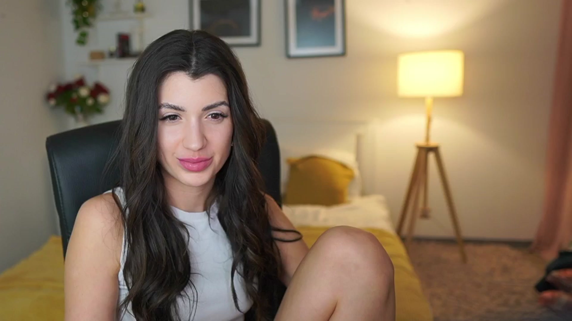 Gallery image thumbnail from Julia_Roca's myfreecams stream on, 04/27/2025, 23:20 image 19 of 20