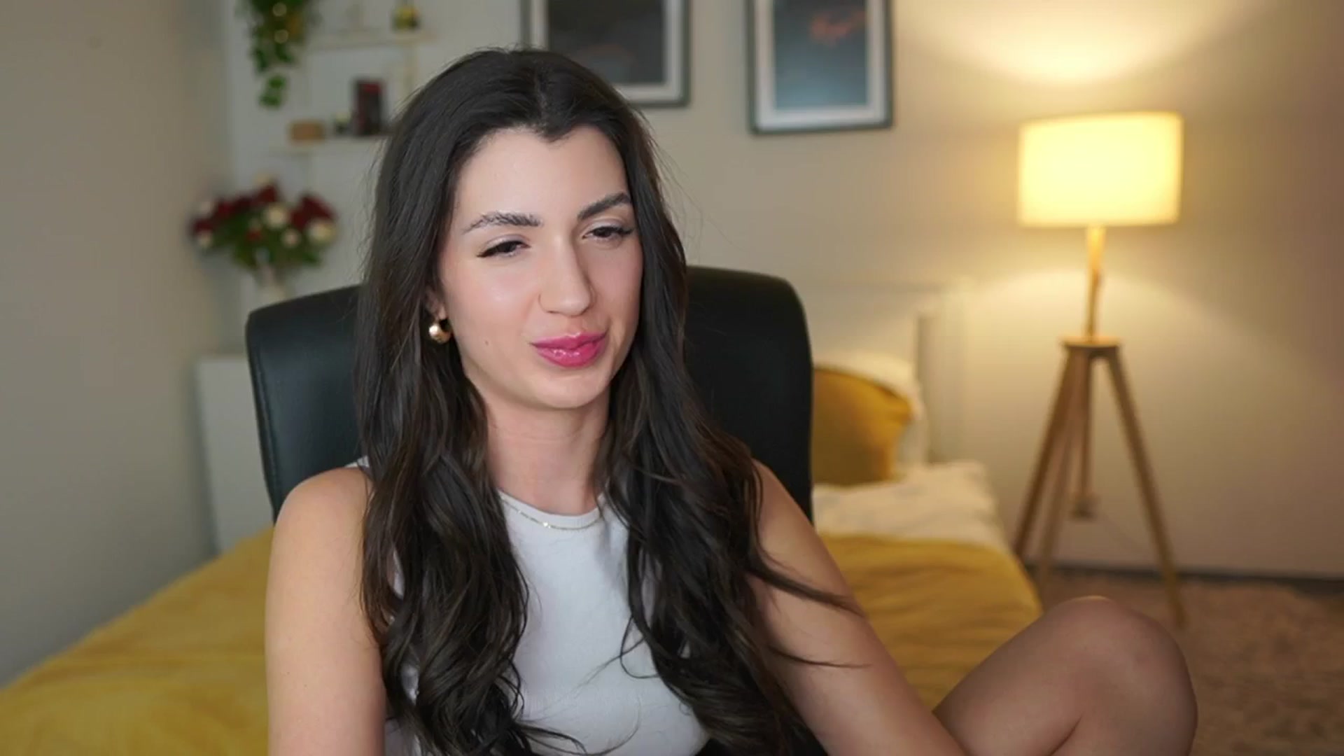 Gallery image thumbnail from Julia_Roca's myfreecams stream on, 04/27/2025, 23:20 image 2 of 20