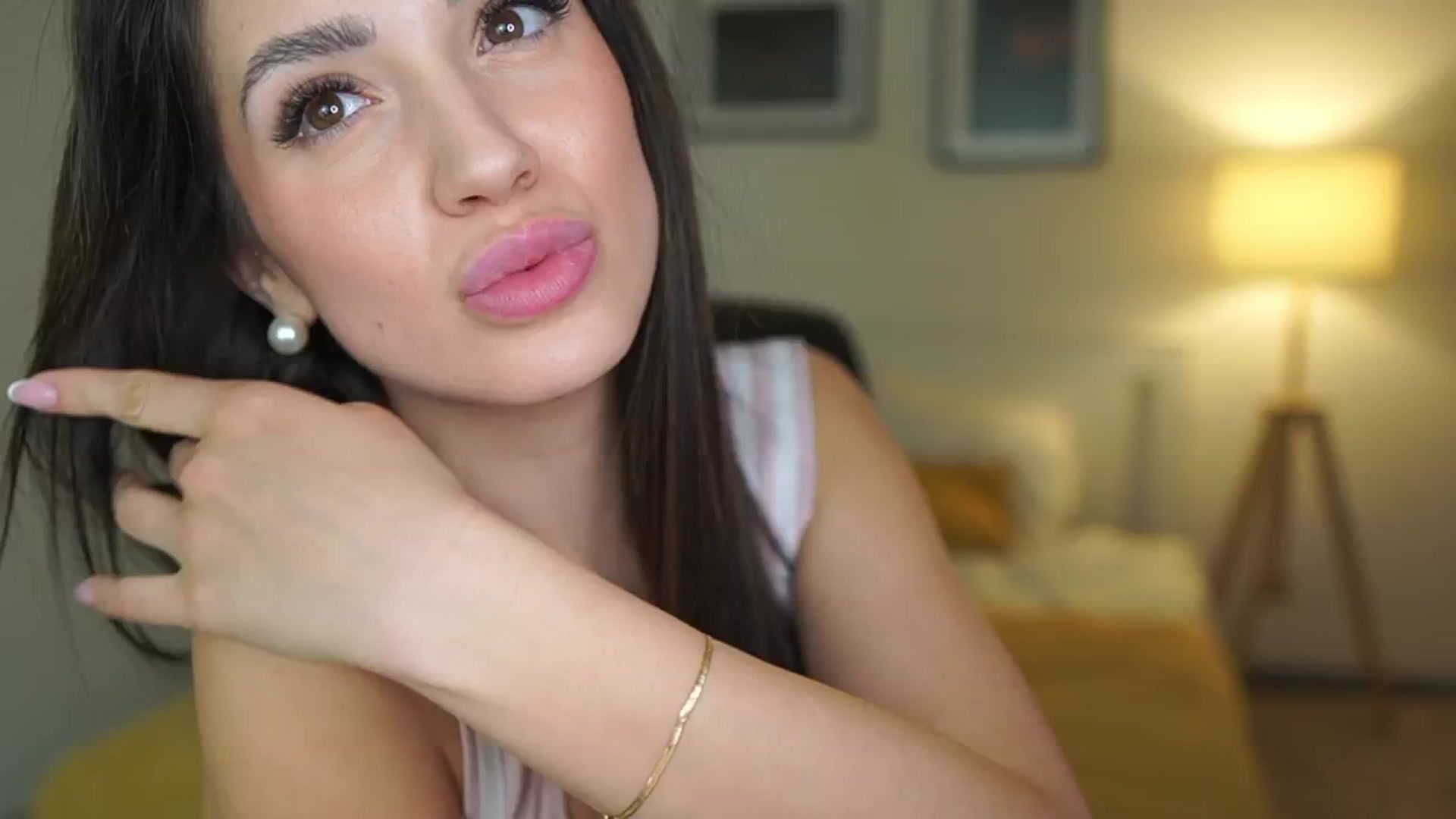 Gallery image thumbnail from Julia_Roca's myfreecams stream on, 04/29/2025, 21:43 image 6 of 20