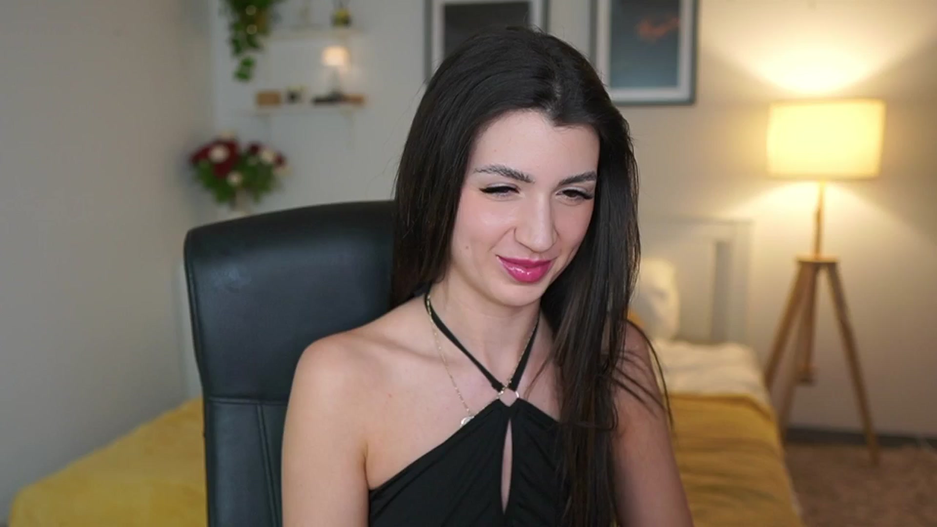 Gallery image thumbnail from Julia_Roca's myfreecams stream on, 04/29/2025, 22:44 image 4 of 20