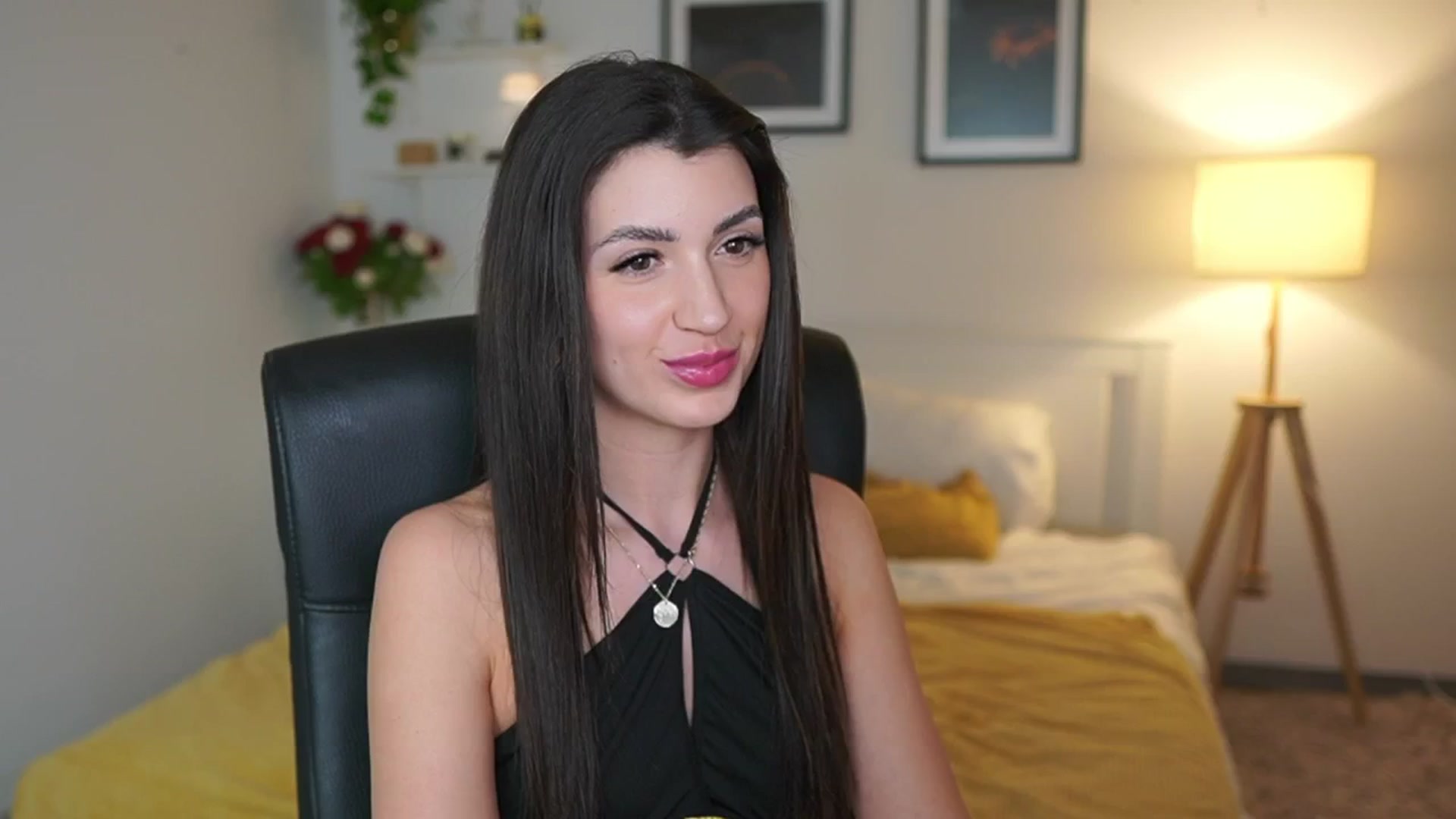 Gallery image thumbnail from Julia_Roca's myfreecams stream on, 04/29/2025, 22:44 image 20 of 20