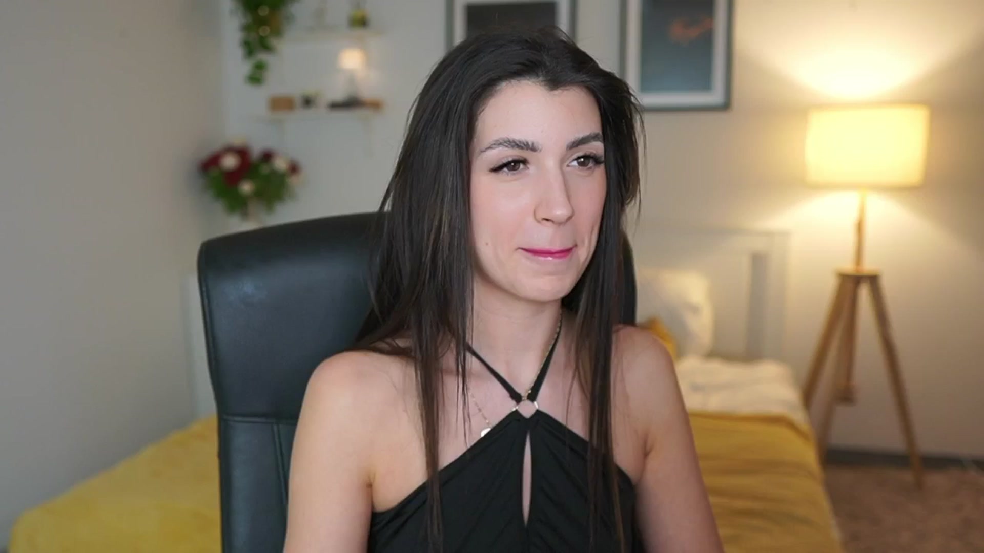 Gallery image thumbnail from Julia_Roca's myfreecams stream on, 04/29/2025, 22:44 image 3 of 20