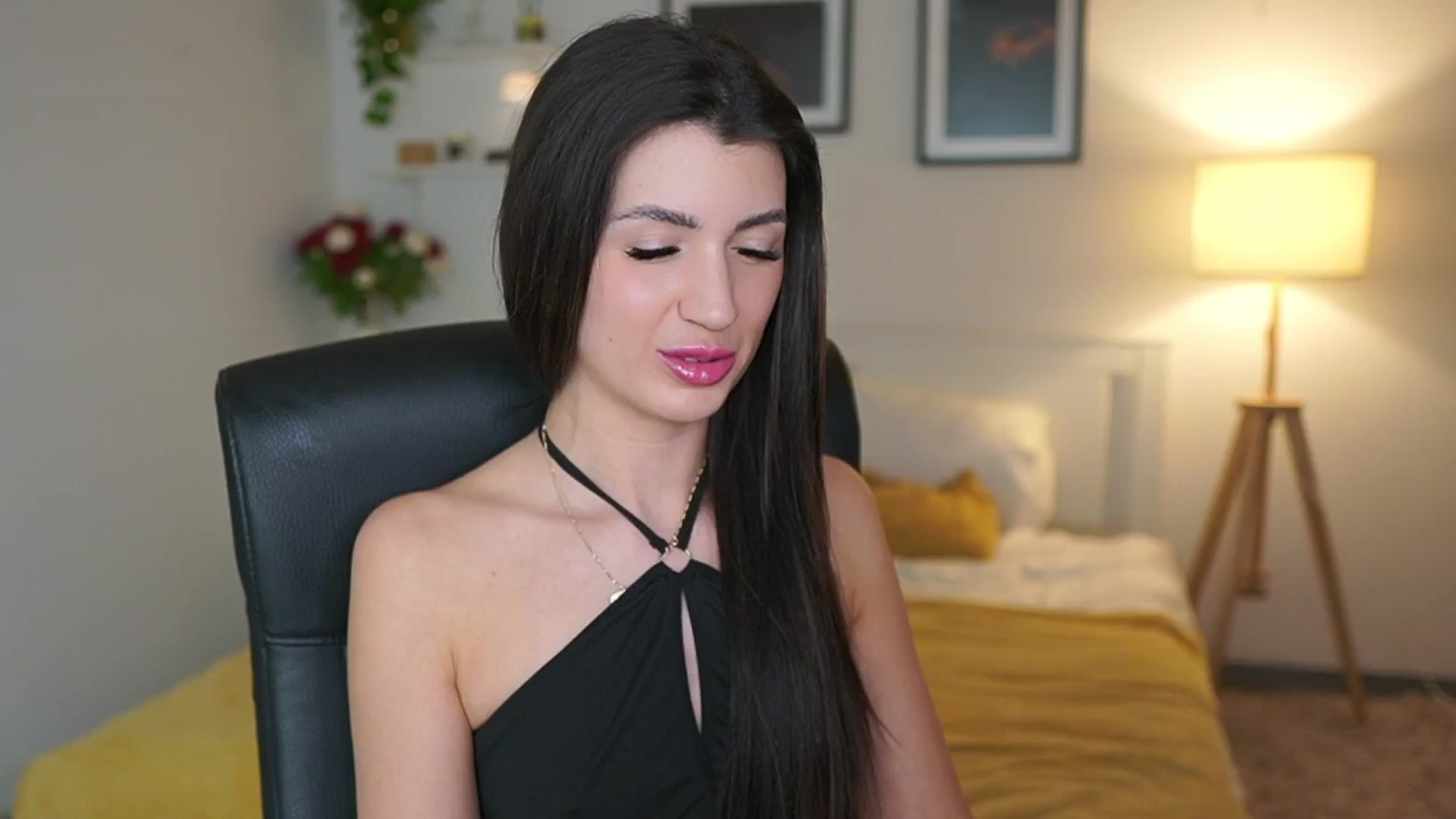 Gallery image thumbnail from Julia_Roca's myfreecams stream on, 04/29/2025, 22:44 image 7 of 20