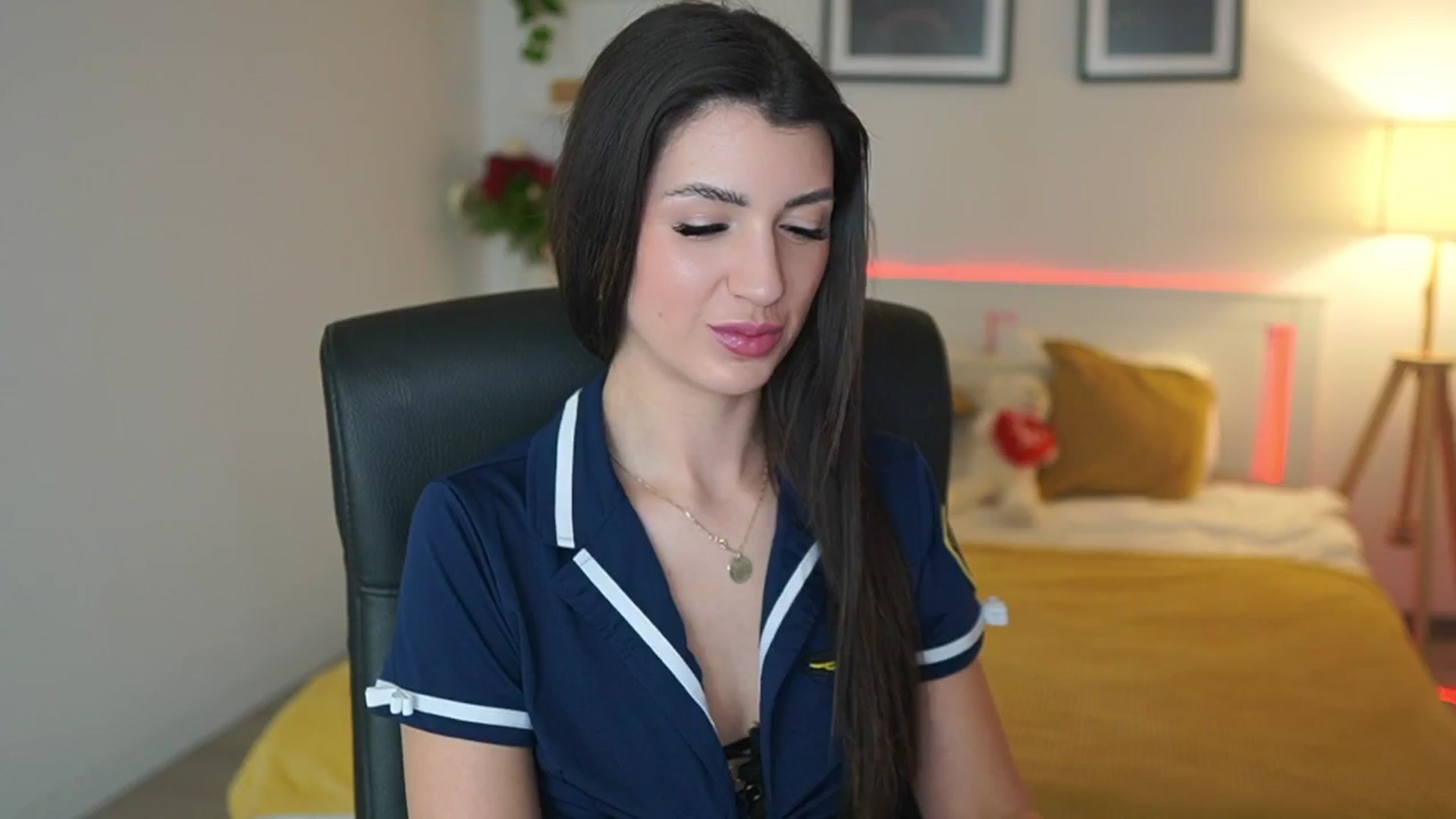 Gallery image thumbnail from Julia_Roca's myfreecams stream on, 04/30/2025, 14:06 image 12 of 20