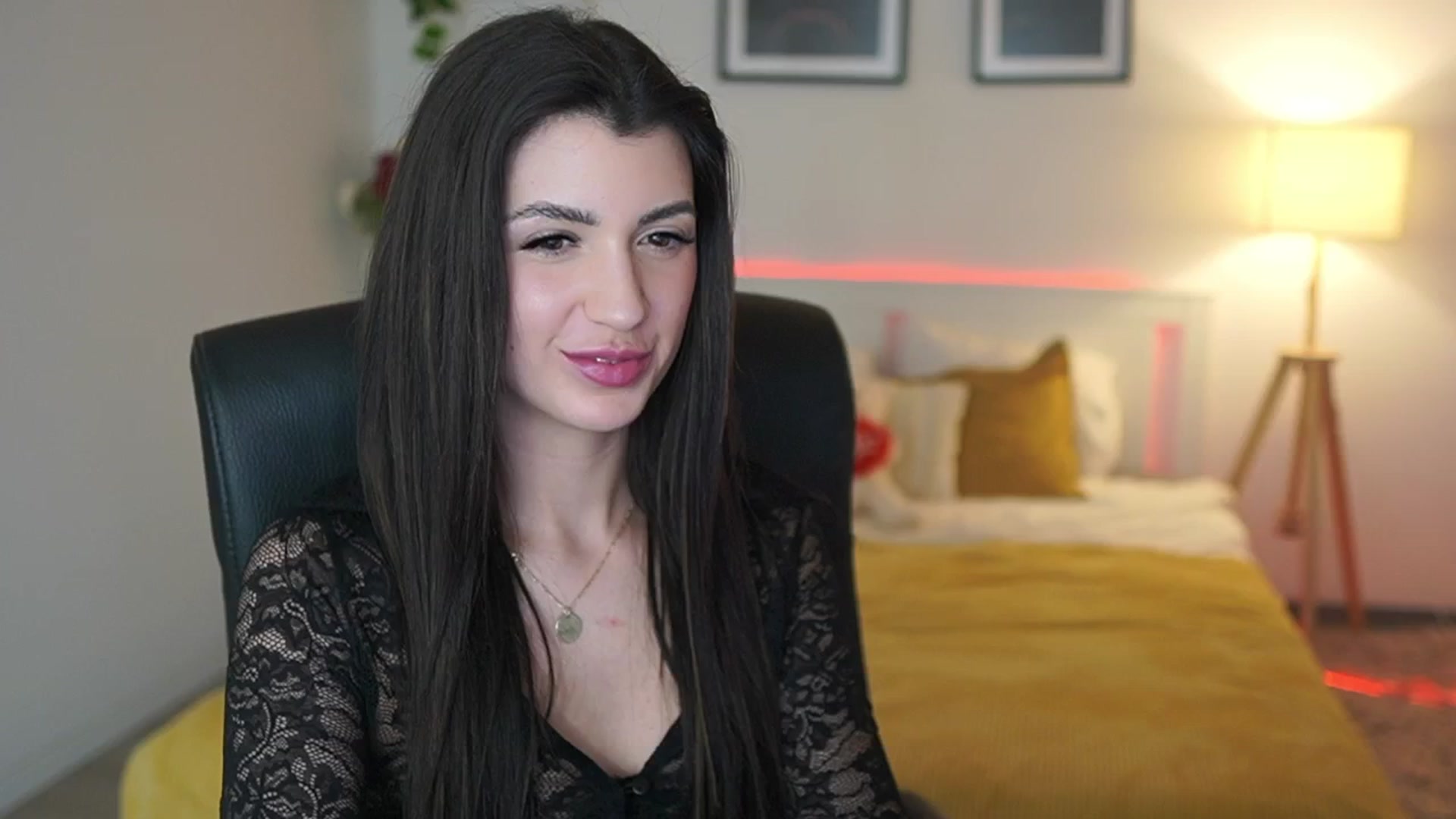 Gallery image thumbnail from Julia_Roca's myfreecams stream on, 04/30/2025, 18:28 image 10 of 20