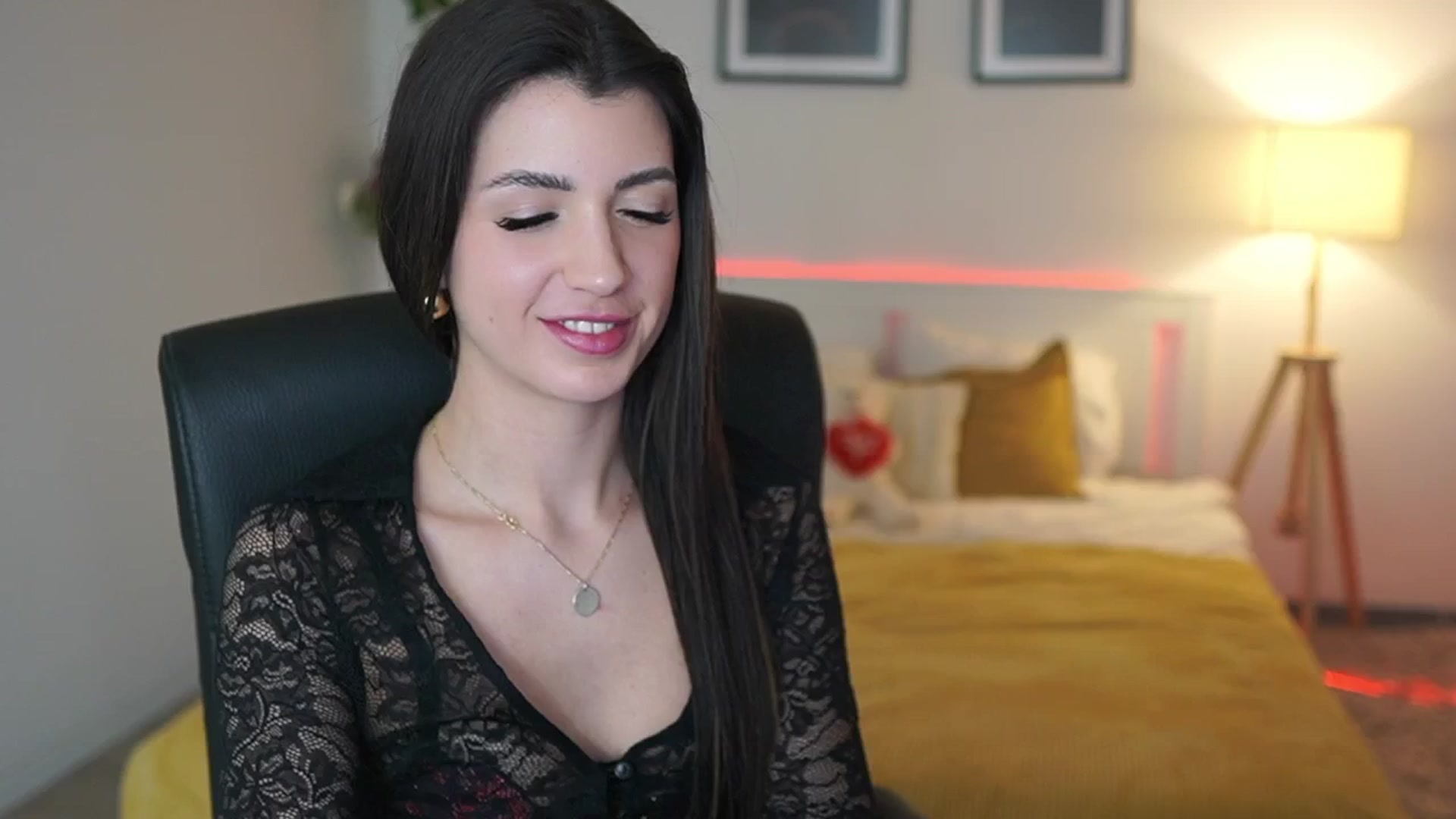 Gallery image thumbnail from Julia_Roca's myfreecams stream on, 04/30/2025, 18:28 image 9 of 20