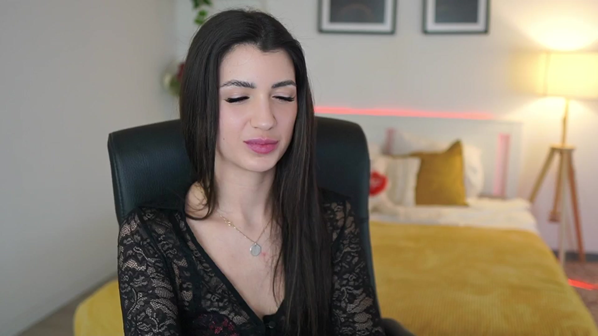 Gallery image thumbnail from Julia_Roca's myfreecams stream on, 04/30/2025, 18:28 image 4 of 20