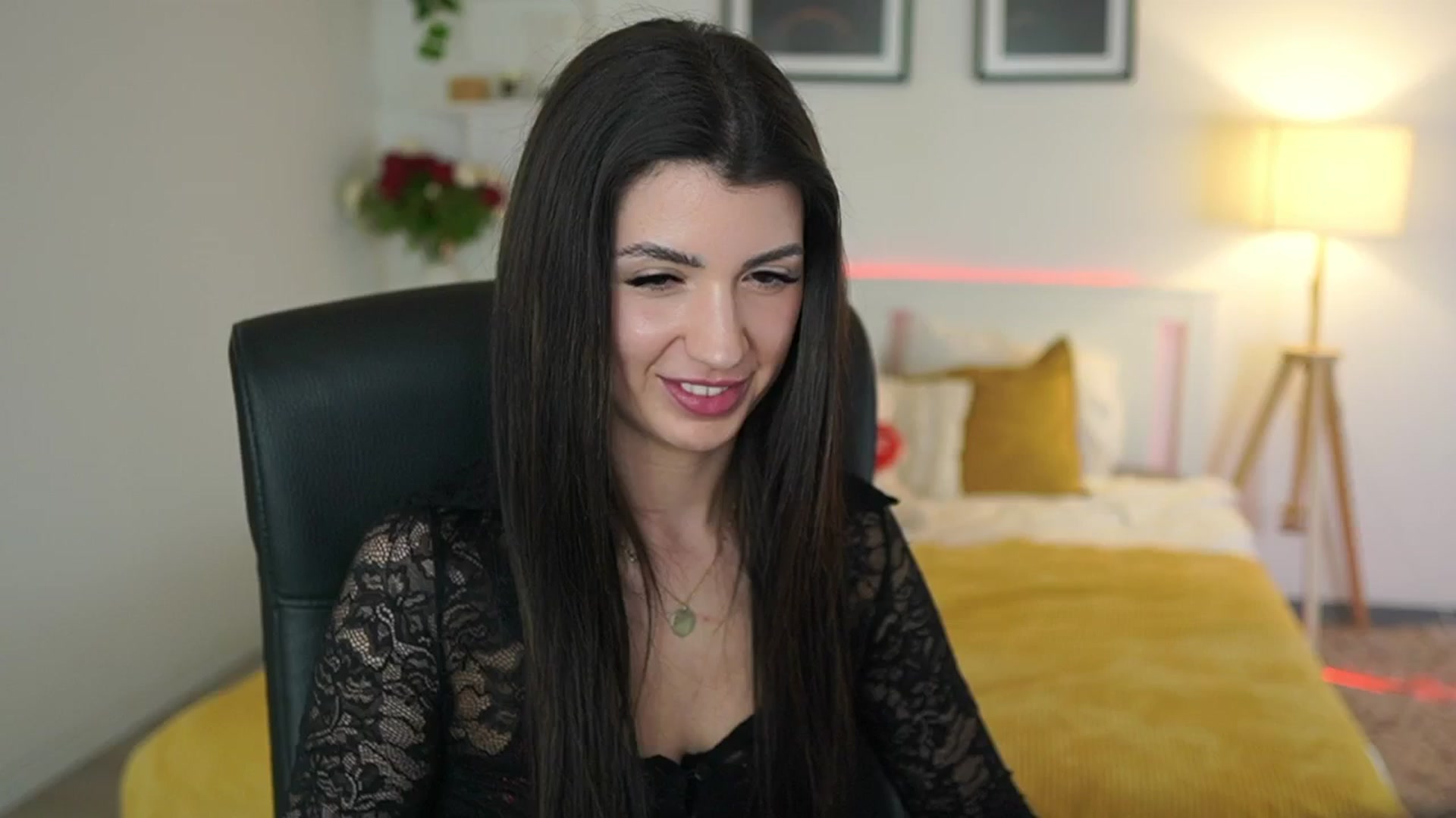 Gallery image thumbnail from Julia_Roca's myfreecams stream on, 04/30/2025, 18:28 image 20 of 20