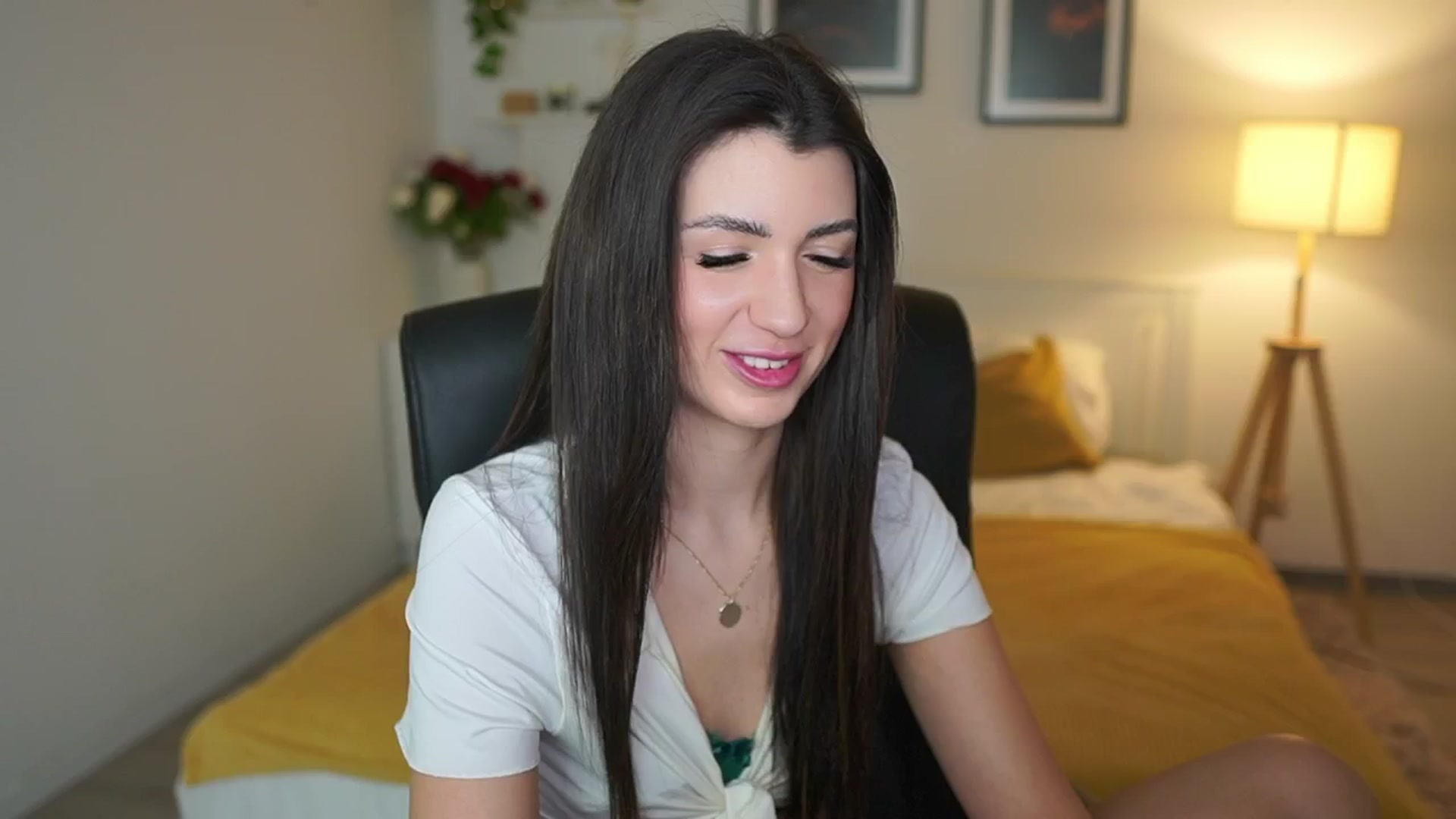 Gallery image thumbnail from Julia_Roca's myfreecams stream on, 05/03/2025, 08:49 image 11 of 20