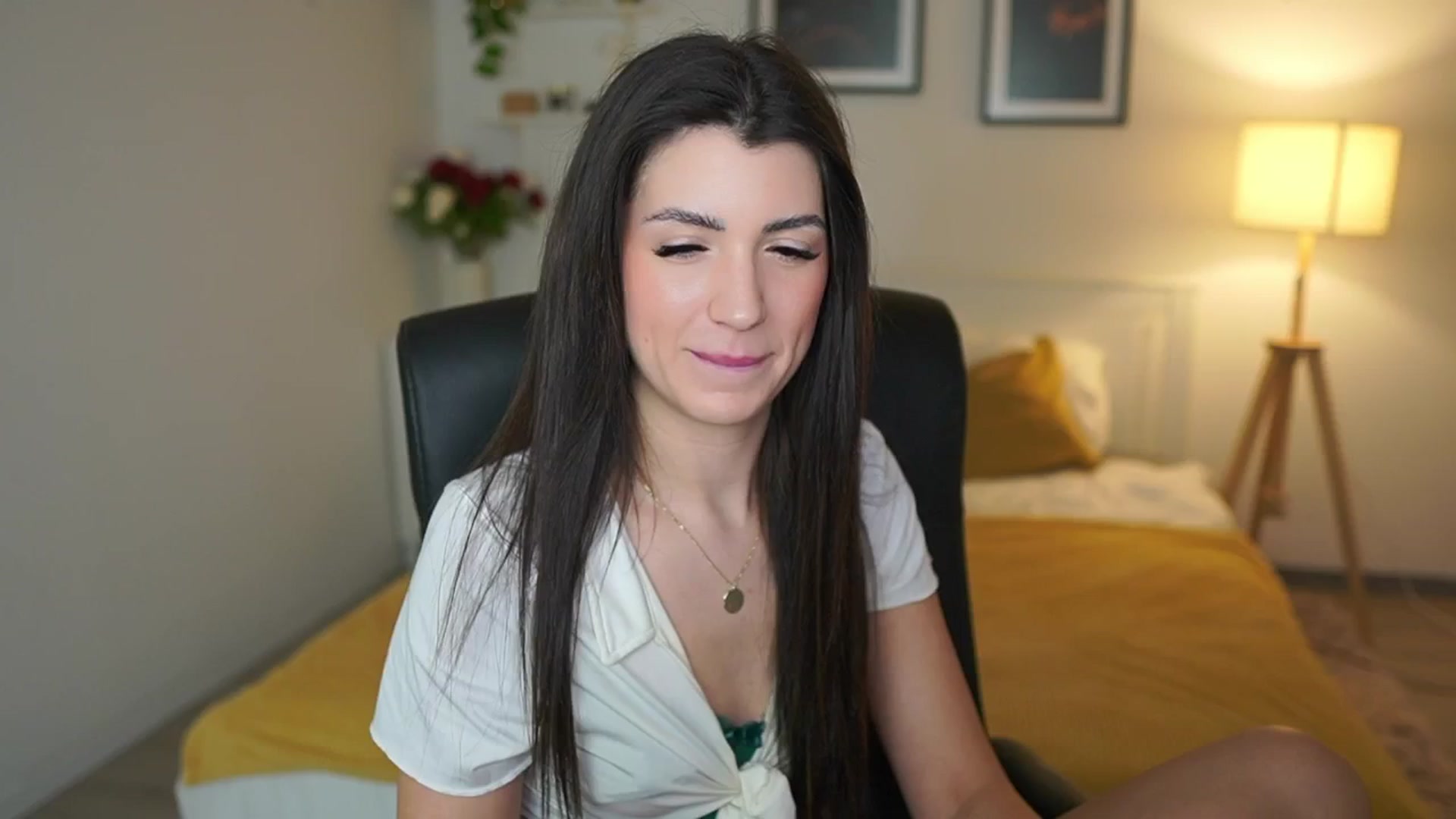 Gallery image thumbnail from Julia_Roca's myfreecams stream on, 05/03/2025, 08:49 image 10 of 20