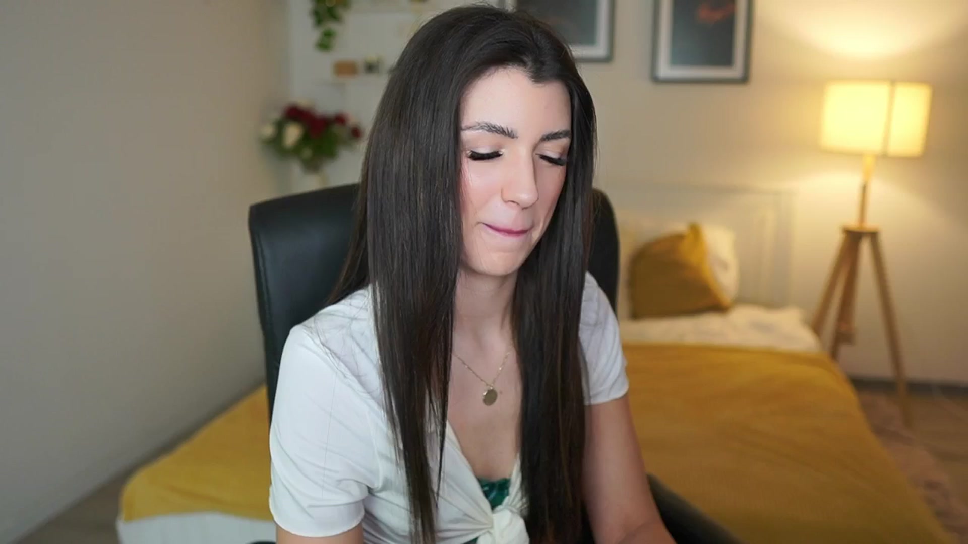 Gallery image thumbnail from Julia_Roca's myfreecams stream on, 05/03/2025, 08:49 image 12 of 20
