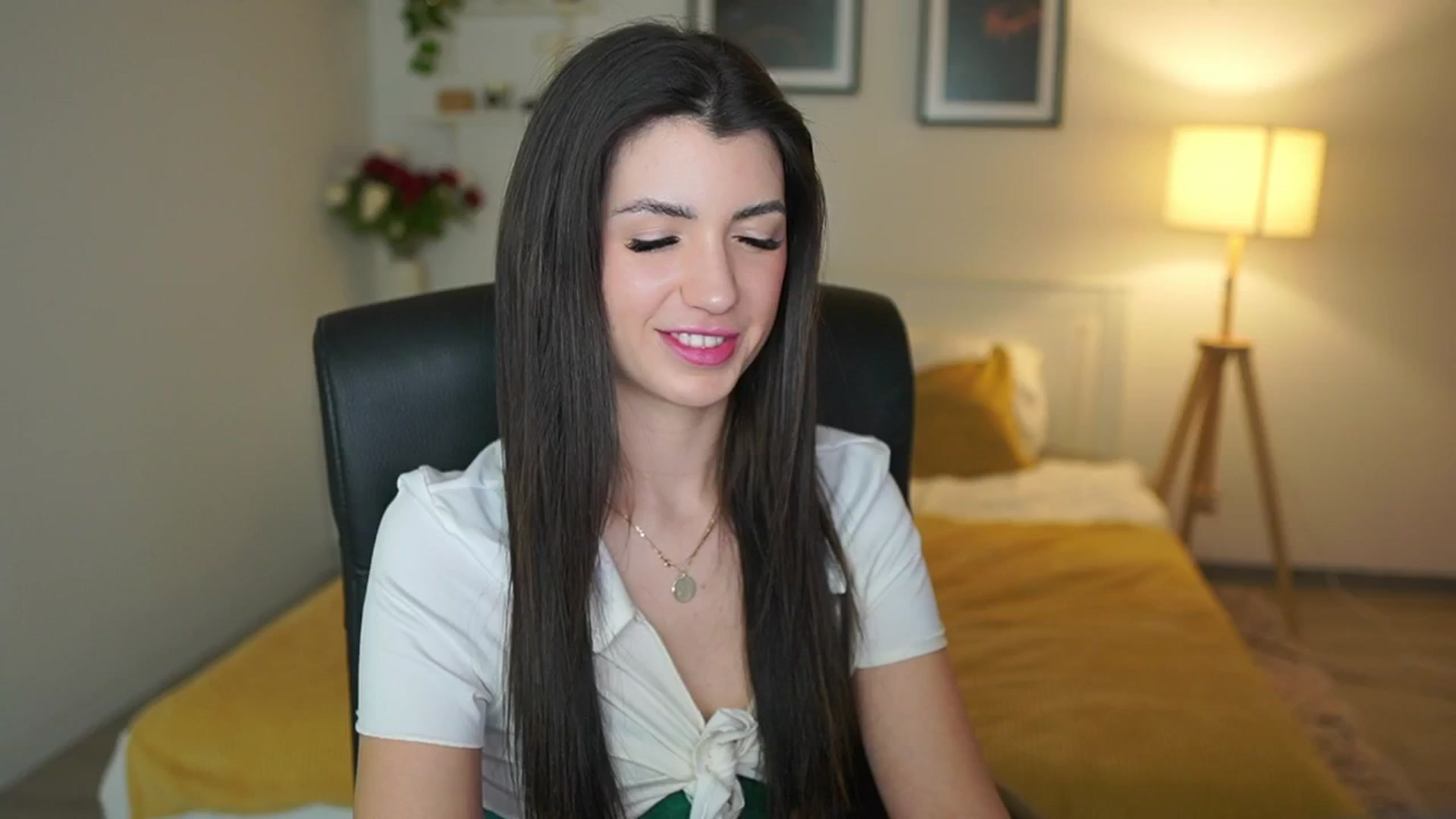 Gallery image thumbnail from Julia_Roca's myfreecams stream on, 05/03/2025, 10:39 image 10 of 20