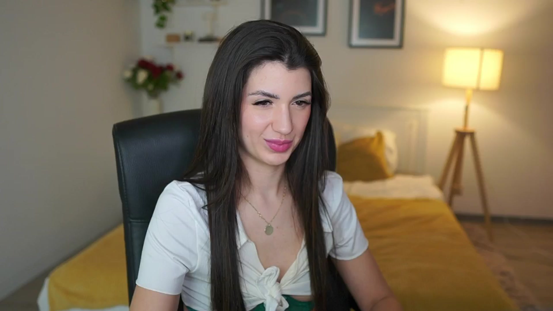 Gallery image thumbnail from Julia_Roca's myfreecams stream on, 05/03/2025, 10:39 image 14 of 20