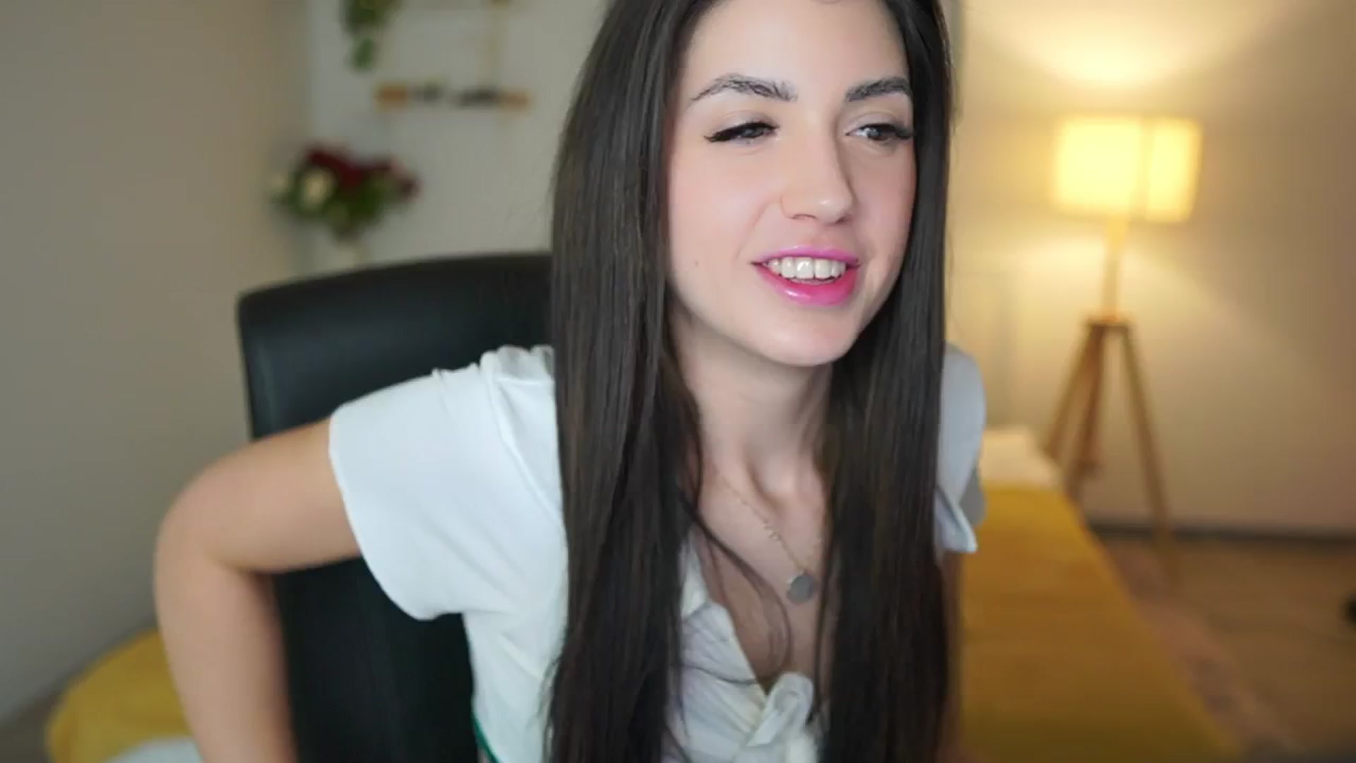 Gallery image thumbnail from Julia_Roca's myfreecams stream on, 05/03/2025, 13:17 image 1 of 20