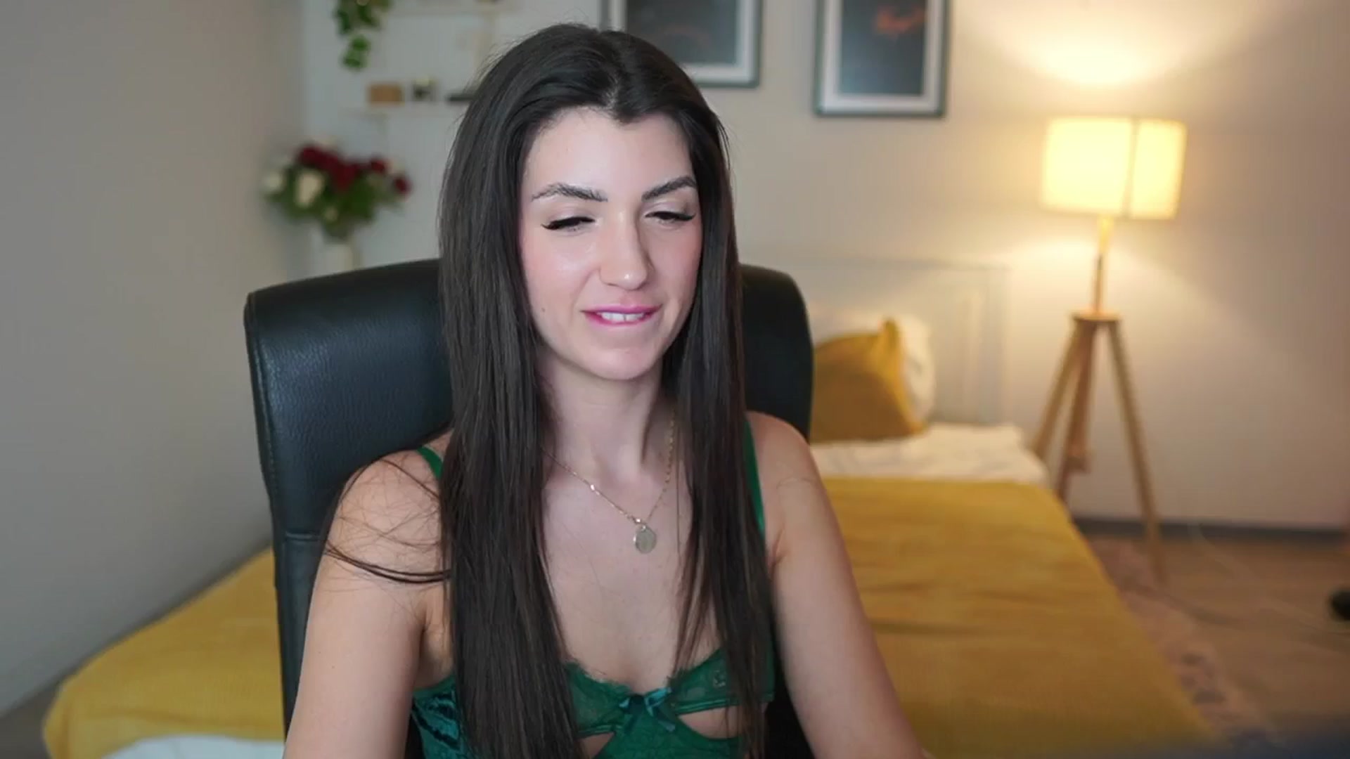 Gallery image thumbnail from Julia_Roca's myfreecams stream on, 05/03/2025, 13:17 image 6 of 20