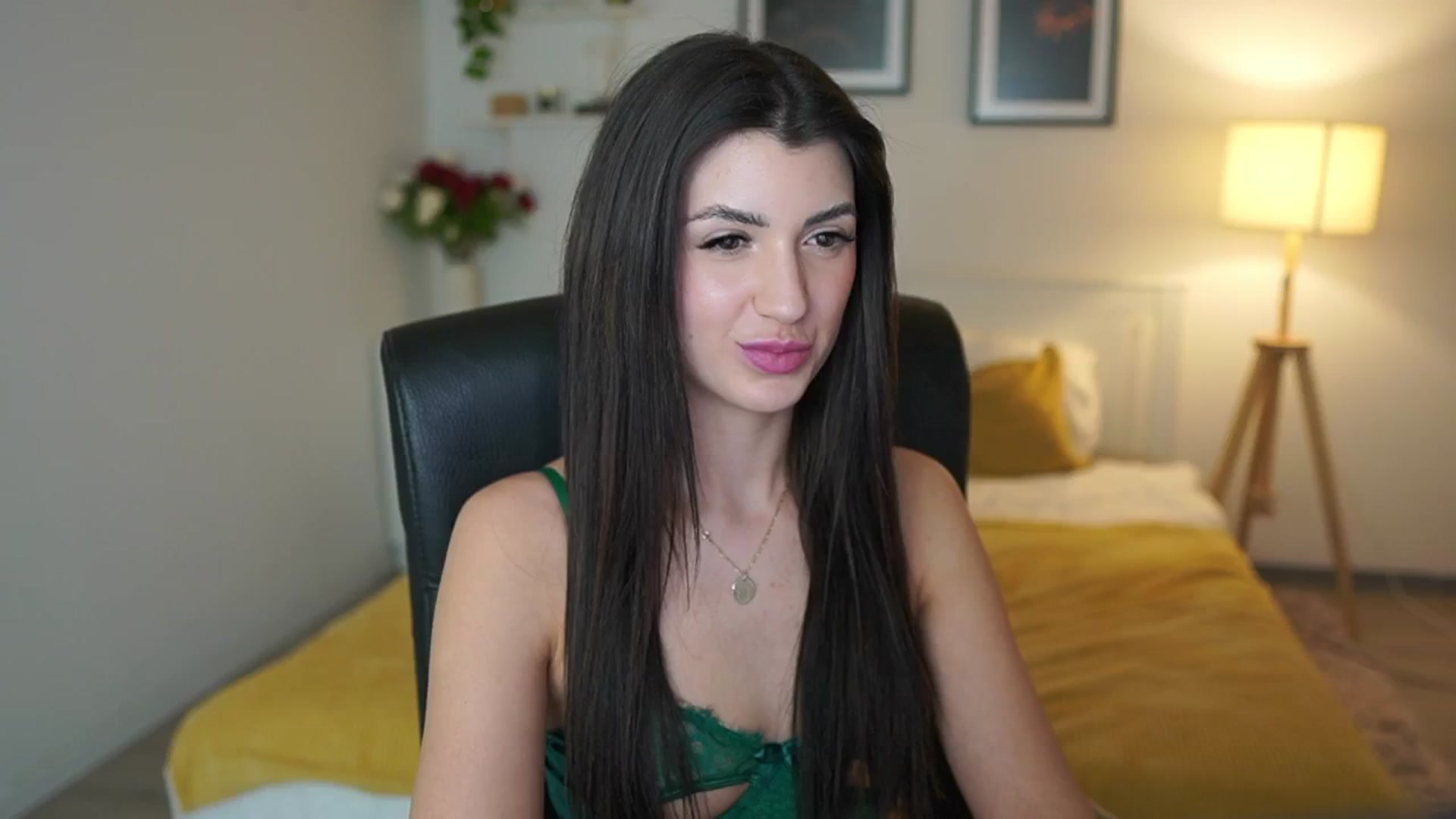 Gallery image thumbnail from Julia_Roca's myfreecams stream on, 05/03/2025, 13:17 image 12 of 20