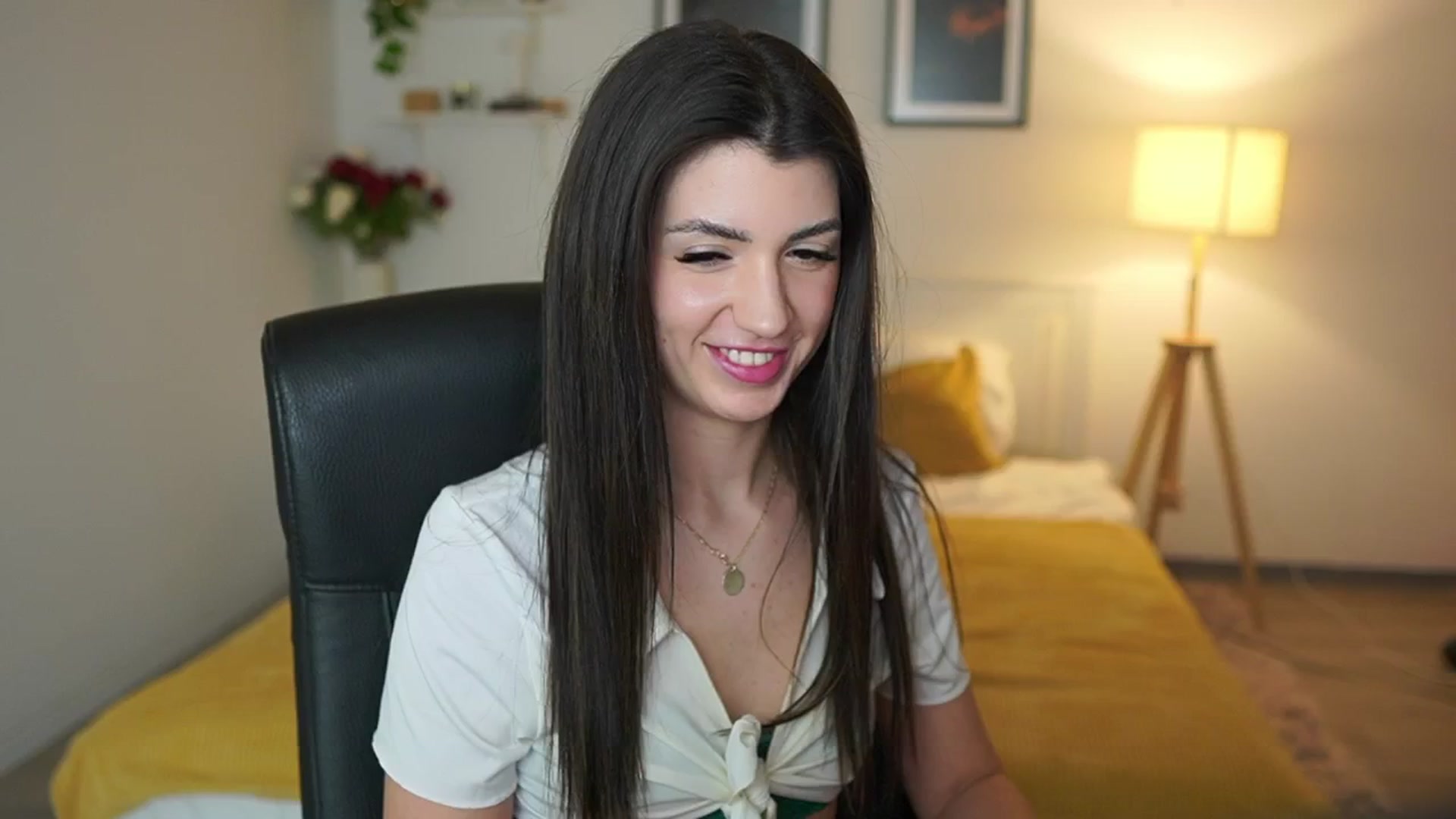 Gallery image thumbnail from Julia_Roca's myfreecams stream on, 05/03/2025, 13:17 image 3 of 20