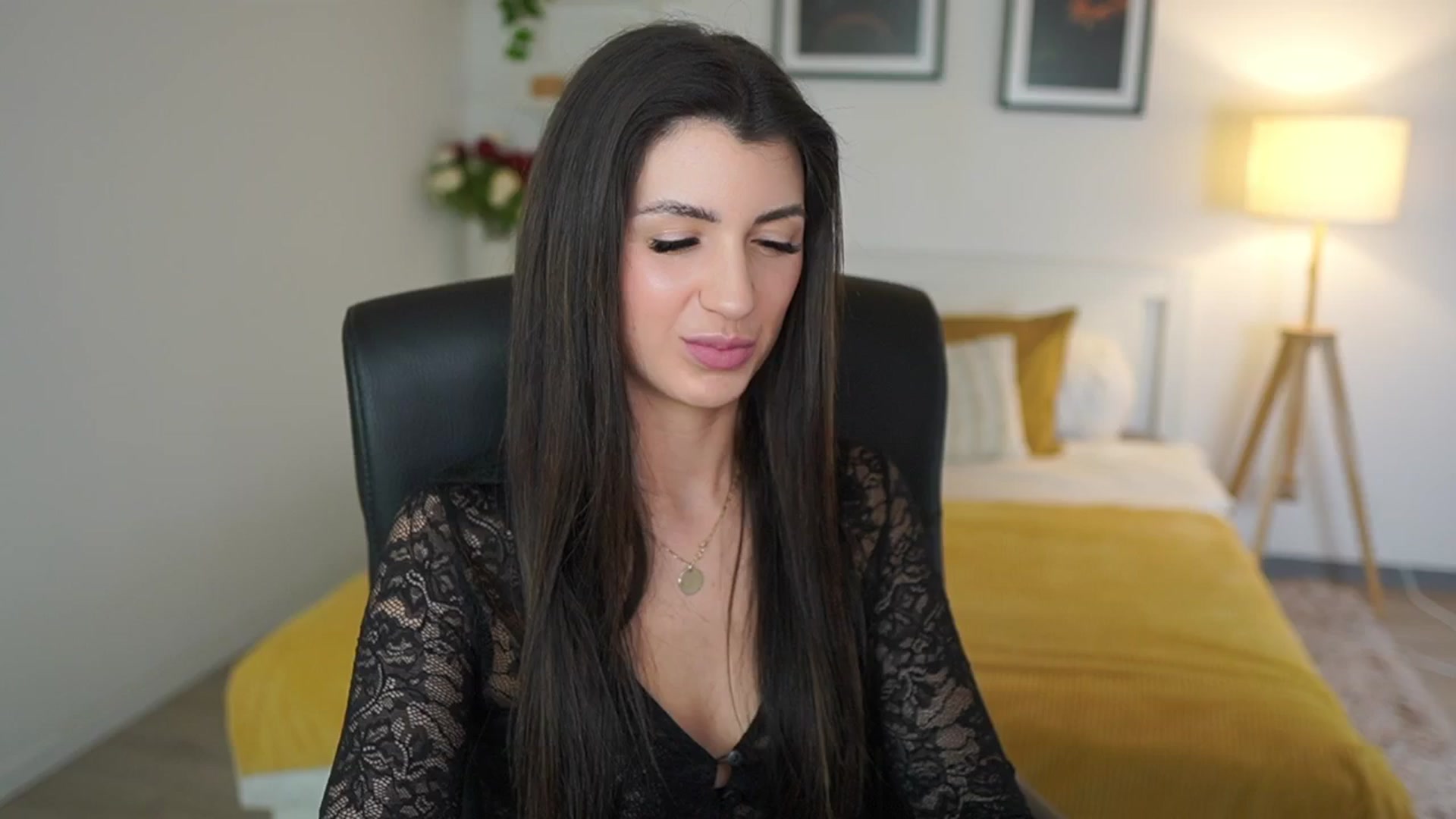 Gallery image thumbnail from Julia_Roca's myfreecams stream on, 05/05/2025, 19:49 image 18 of 20