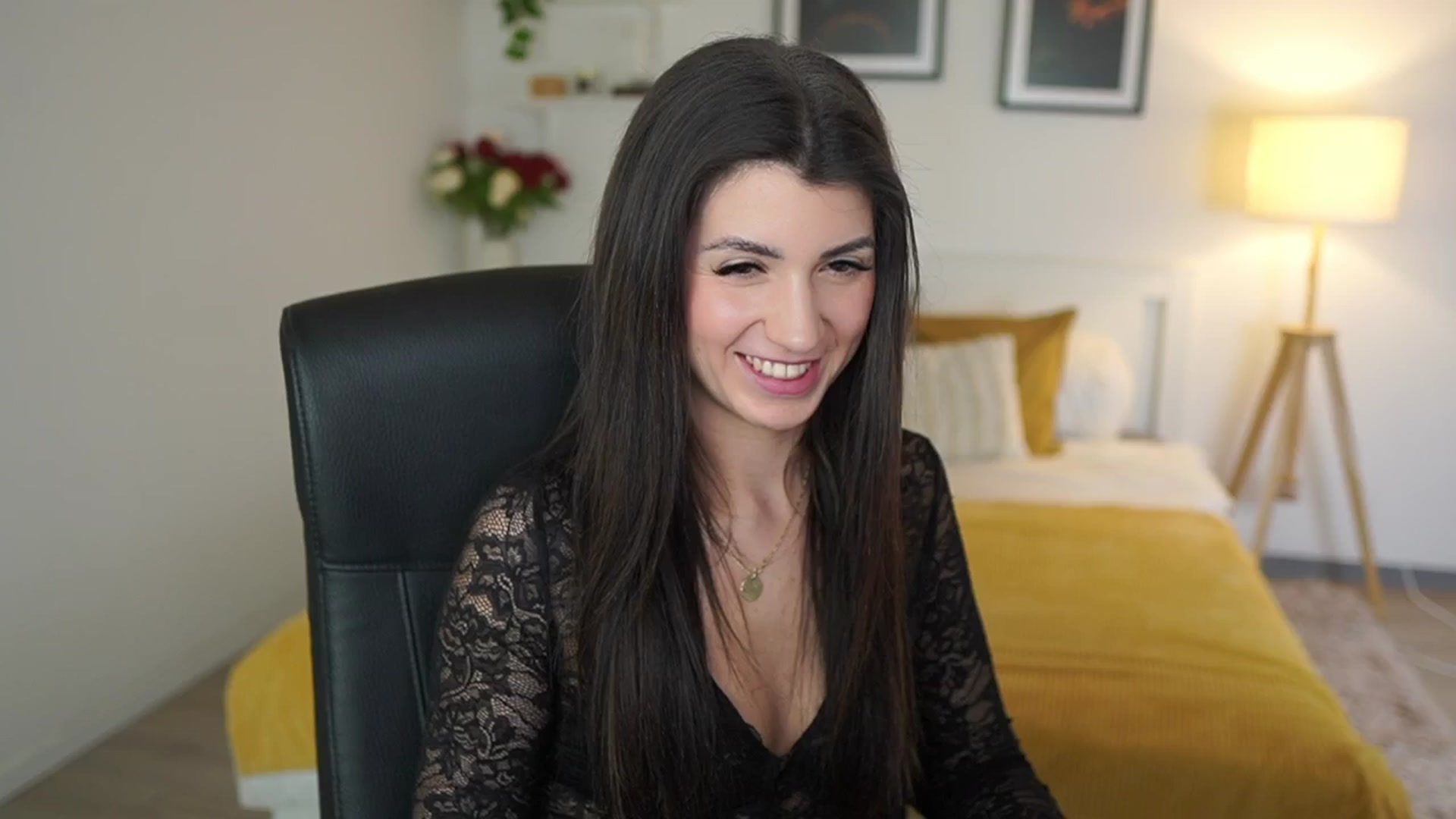 Gallery image thumbnail from Julia_Roca's myfreecams stream on, 05/05/2025, 19:49 image 7 of 20