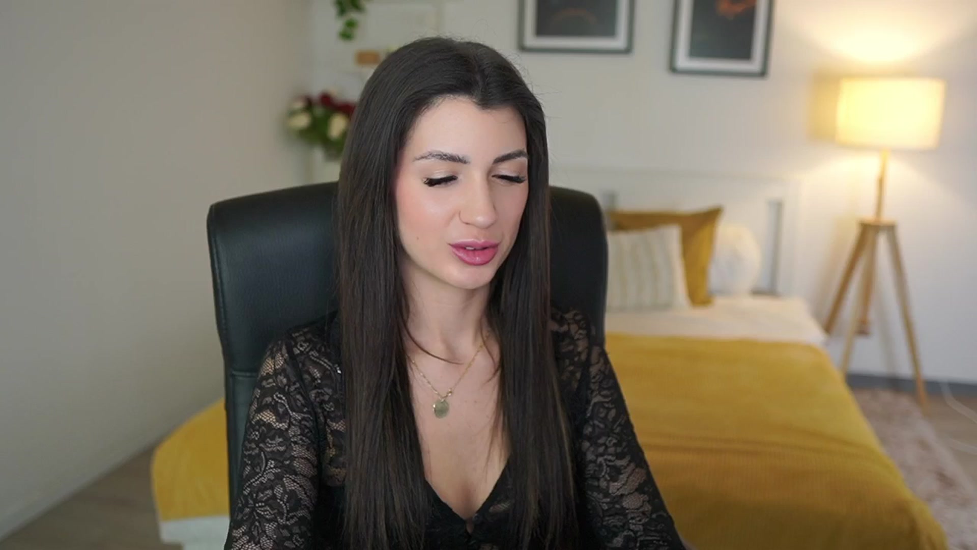 Gallery image thumbnail from Julia_Roca's myfreecams stream on, 05/05/2025, 19:49 image 5 of 20
