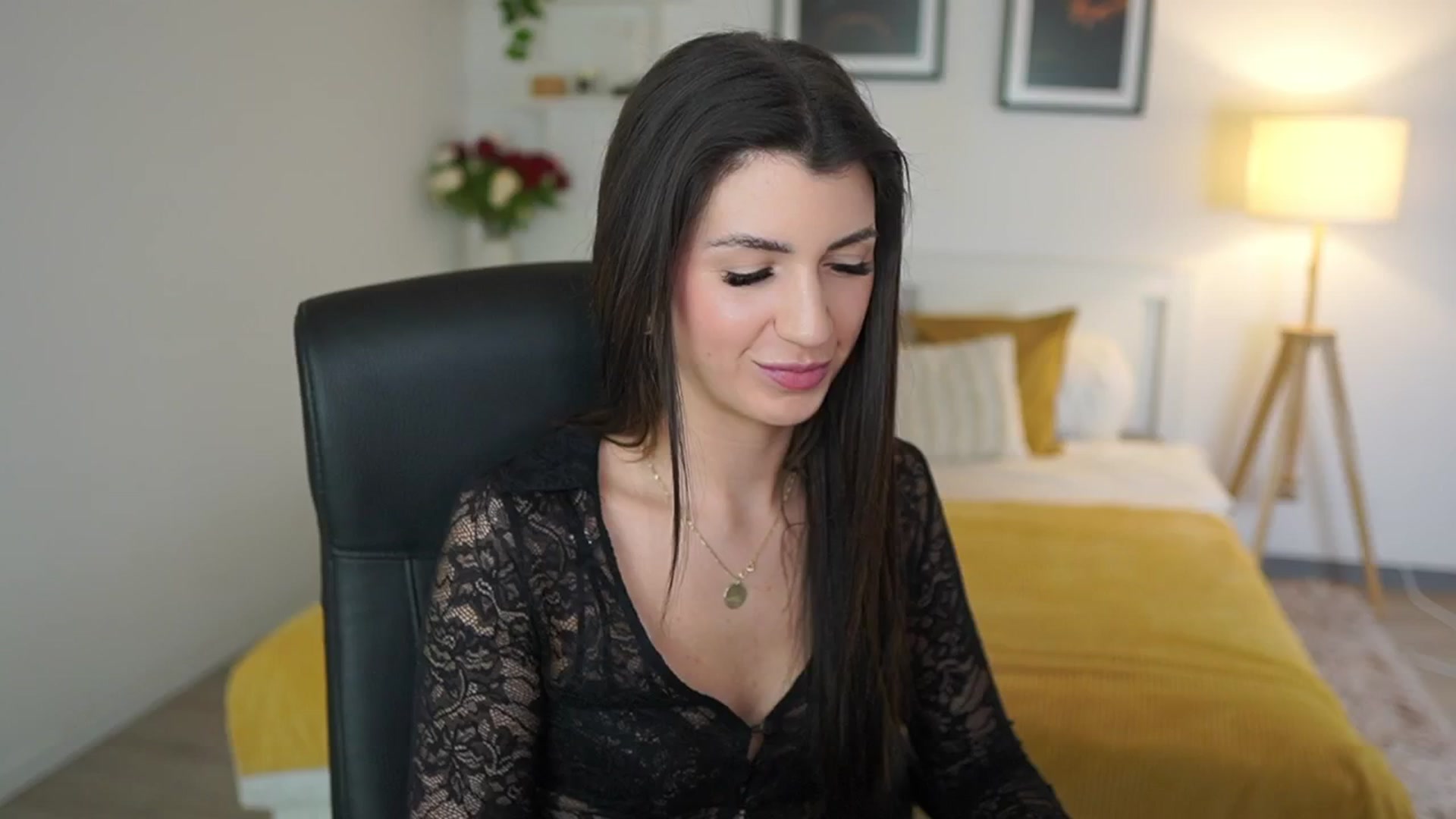 Gallery image thumbnail from Julia_Roca's myfreecams stream on, 05/05/2025, 19:49 image 12 of 20