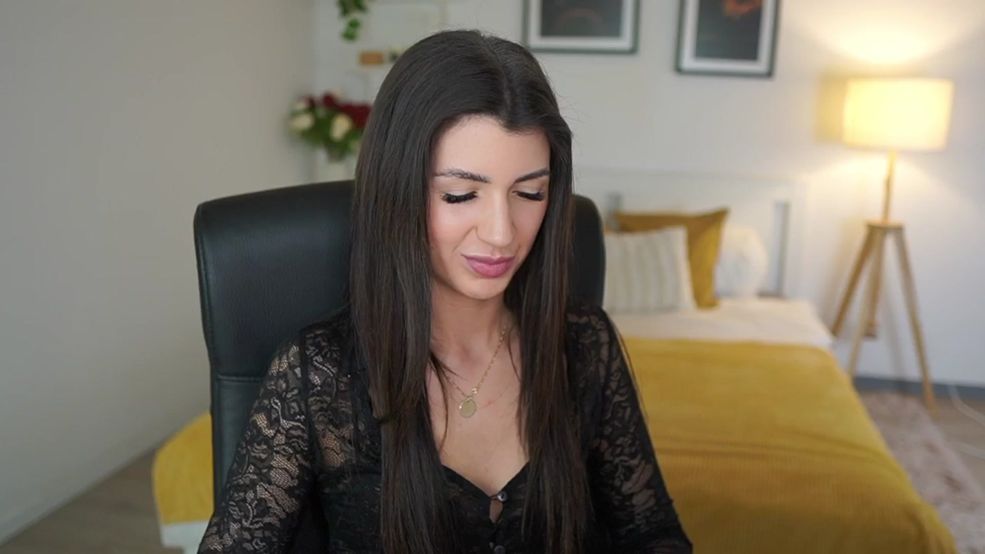 Gallery image thumbnail from Julia_Roca's myfreecams stream on, 05/05/2025, 19:49 image 10 of 20