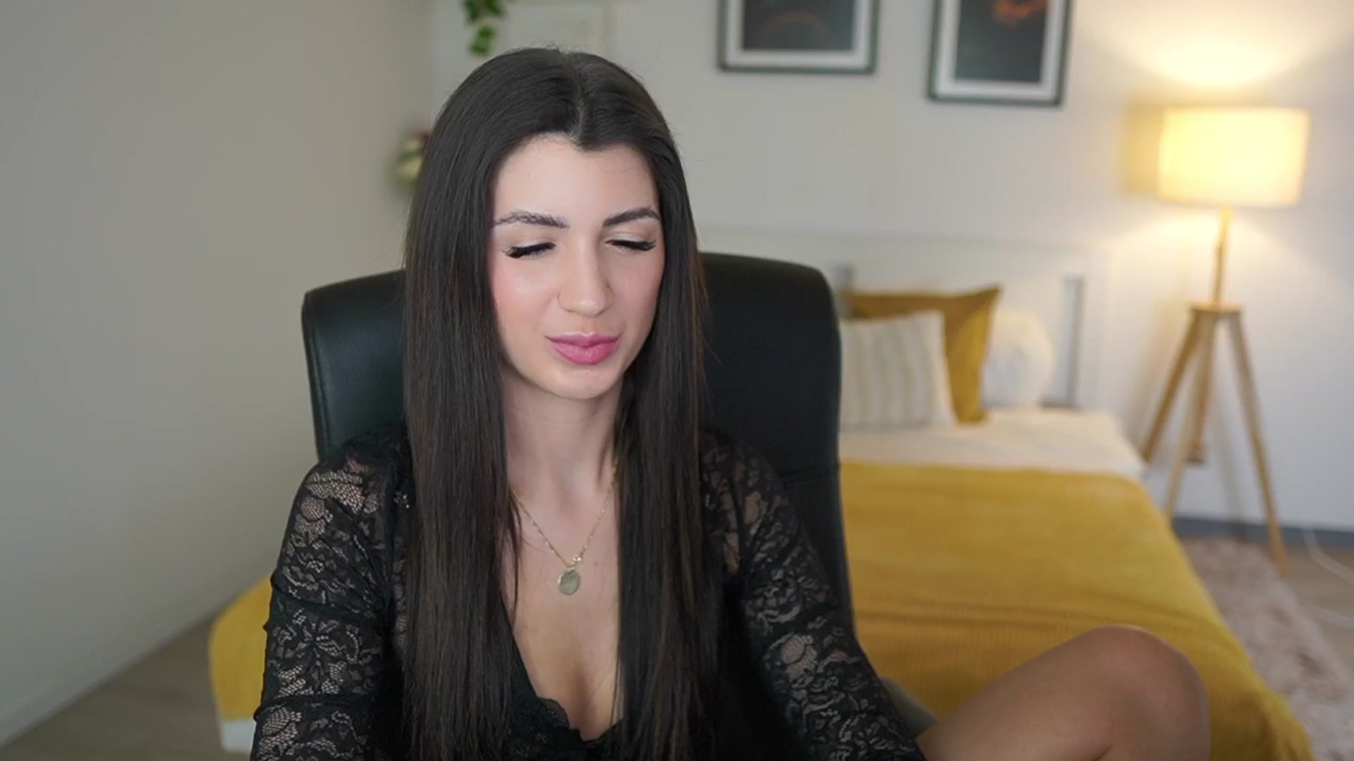 Gallery image thumbnail from Julia_Roca's myfreecams stream on, 05/05/2025, 19:49 image 1 of 20
