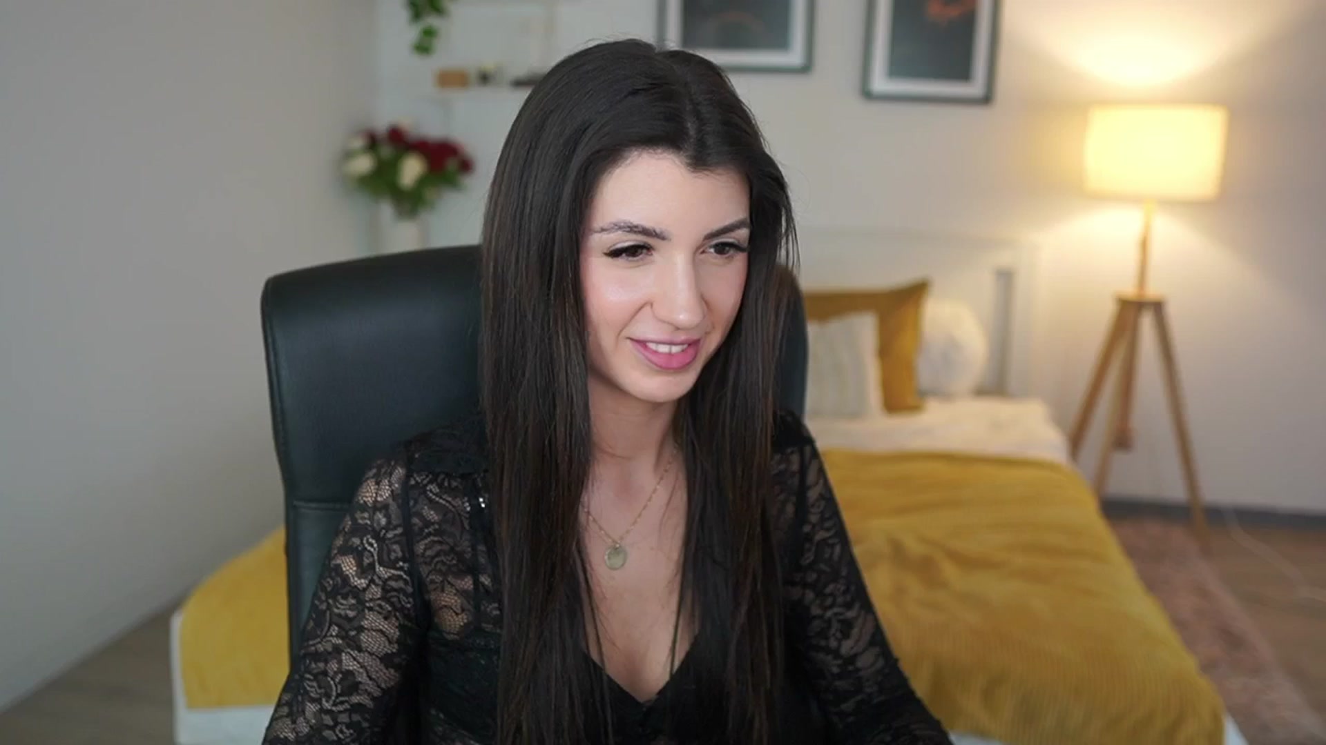 Gallery image thumbnail from Julia_Roca's myfreecams stream on, 05/05/2025, 21:55 image 14 of 20