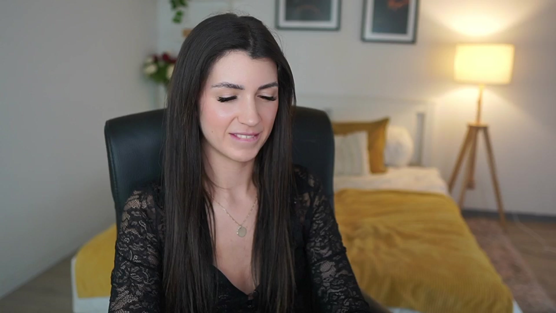 Gallery image thumbnail from Julia_Roca's myfreecams stream on, 05/05/2025, 21:55 image 11 of 20
