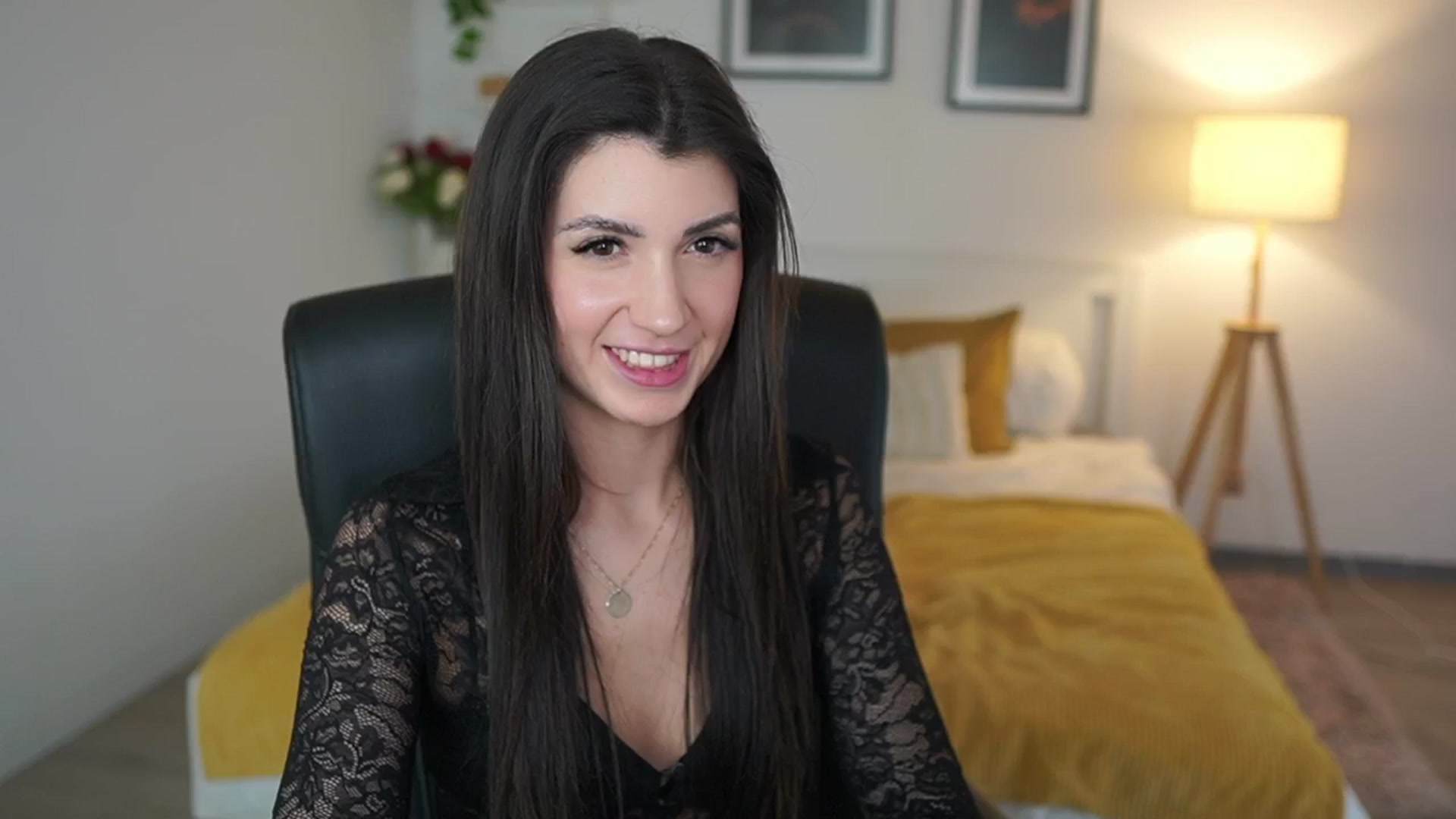 Gallery image thumbnail from Julia_Roca's myfreecams stream on, 05/05/2025, 21:55 image 13 of 20