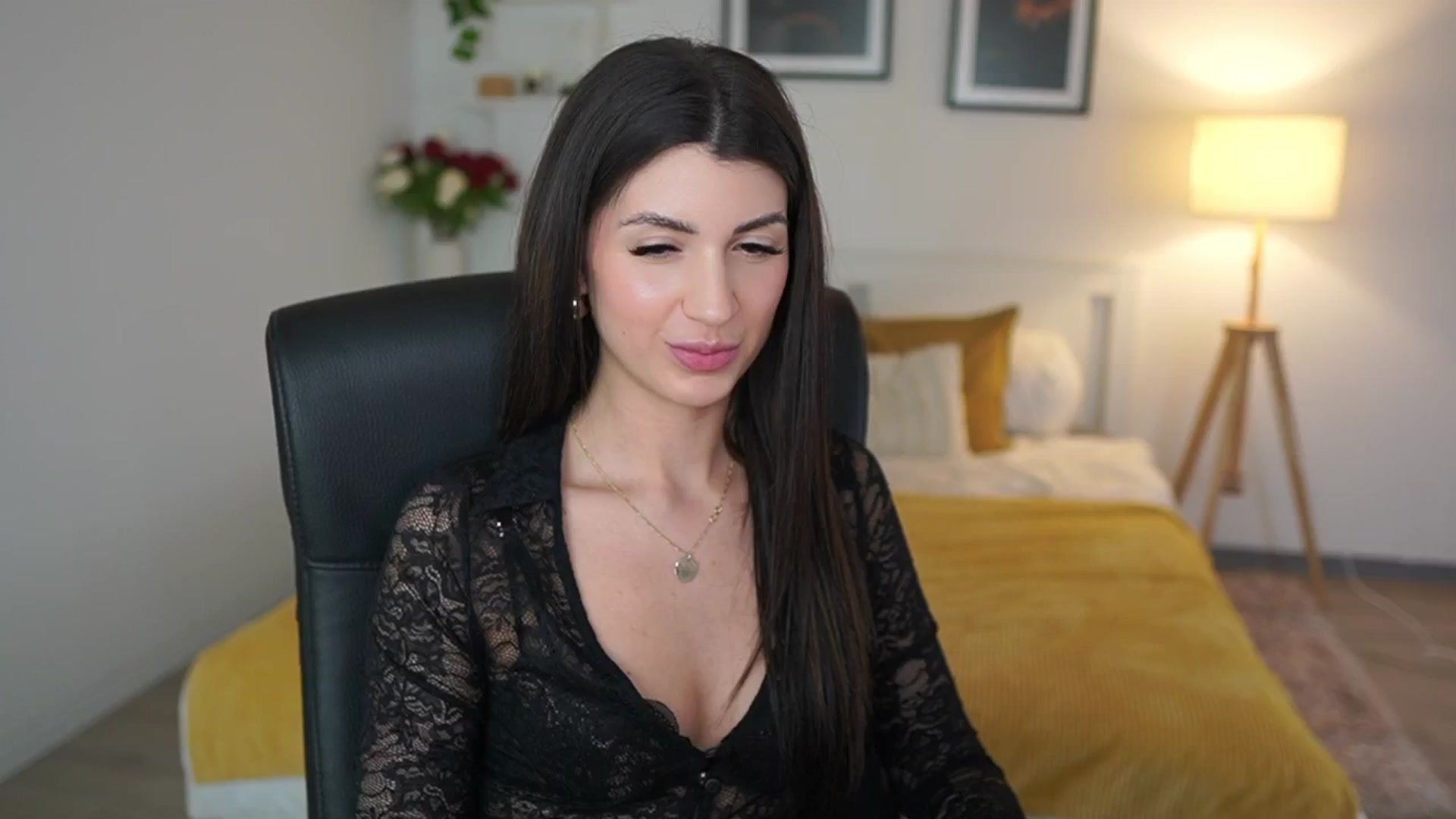 Gallery image thumbnail from Julia_Roca's myfreecams stream on, 05/05/2025, 21:55 image 7 of 20