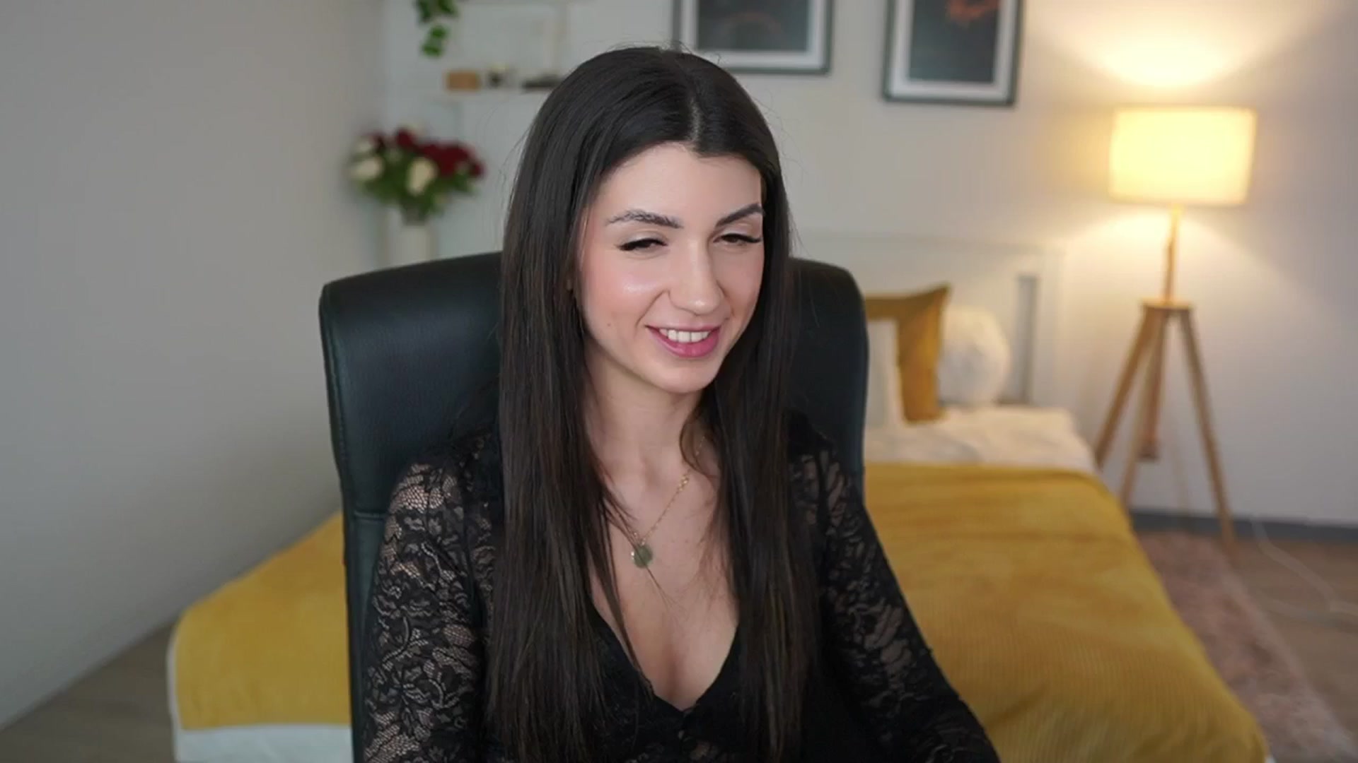 Gallery image thumbnail from Julia_Roca's myfreecams stream on, 05/05/2025, 21:55 image 2 of 20