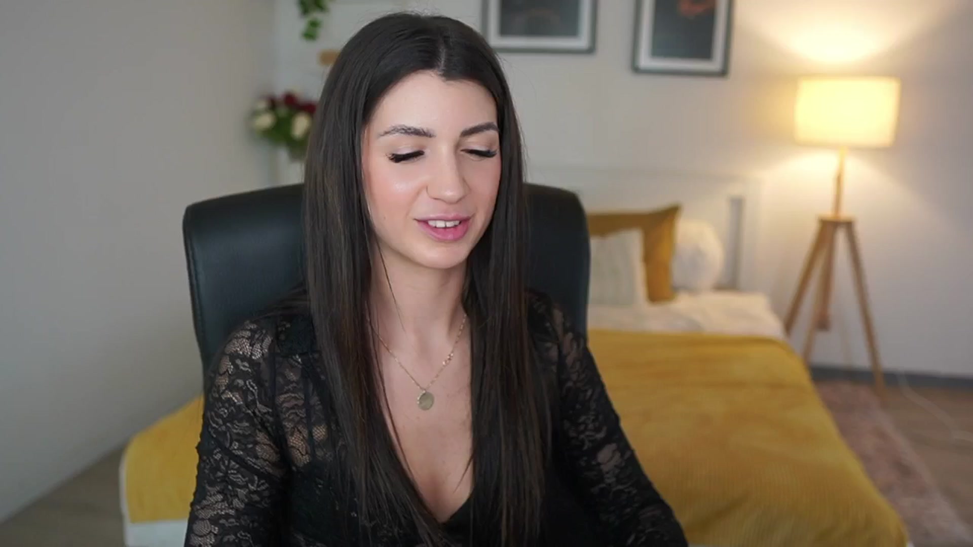 Gallery image thumbnail from Julia_Roca's myfreecams stream on, 05/05/2025, 21:55 image 6 of 20